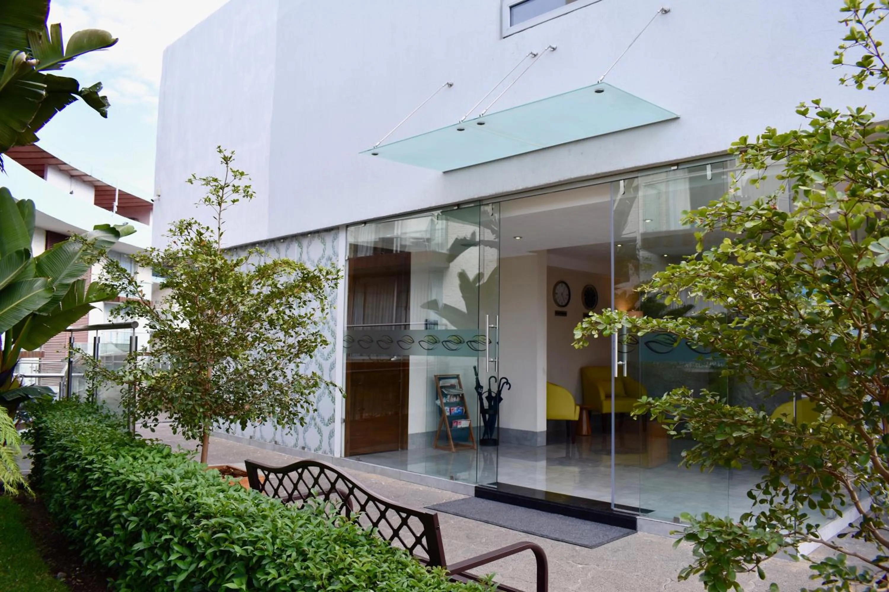 Facade/entrance in Country Hotel & Suites