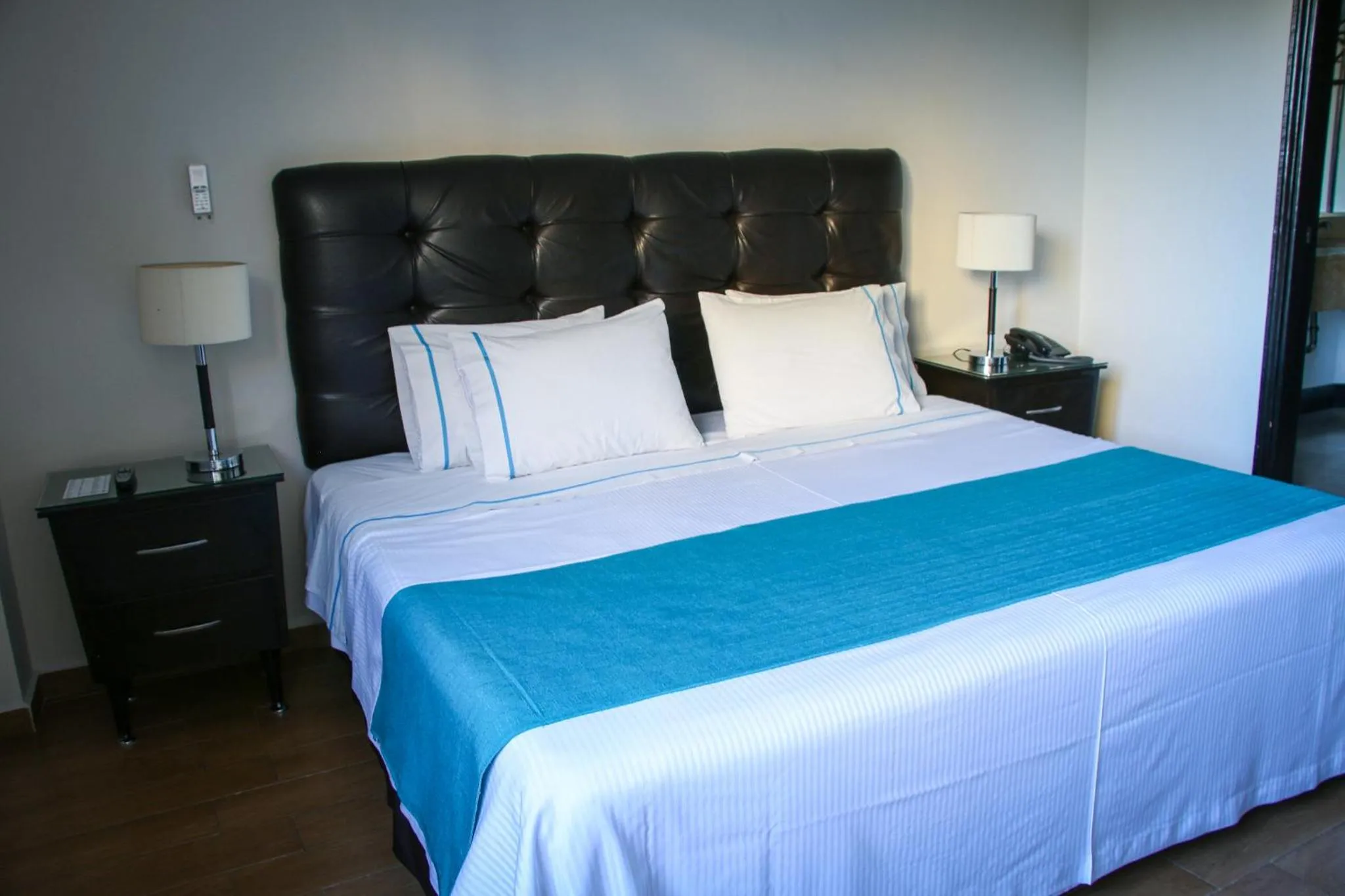 Bedroom, Bed in Country Hotel & Suites