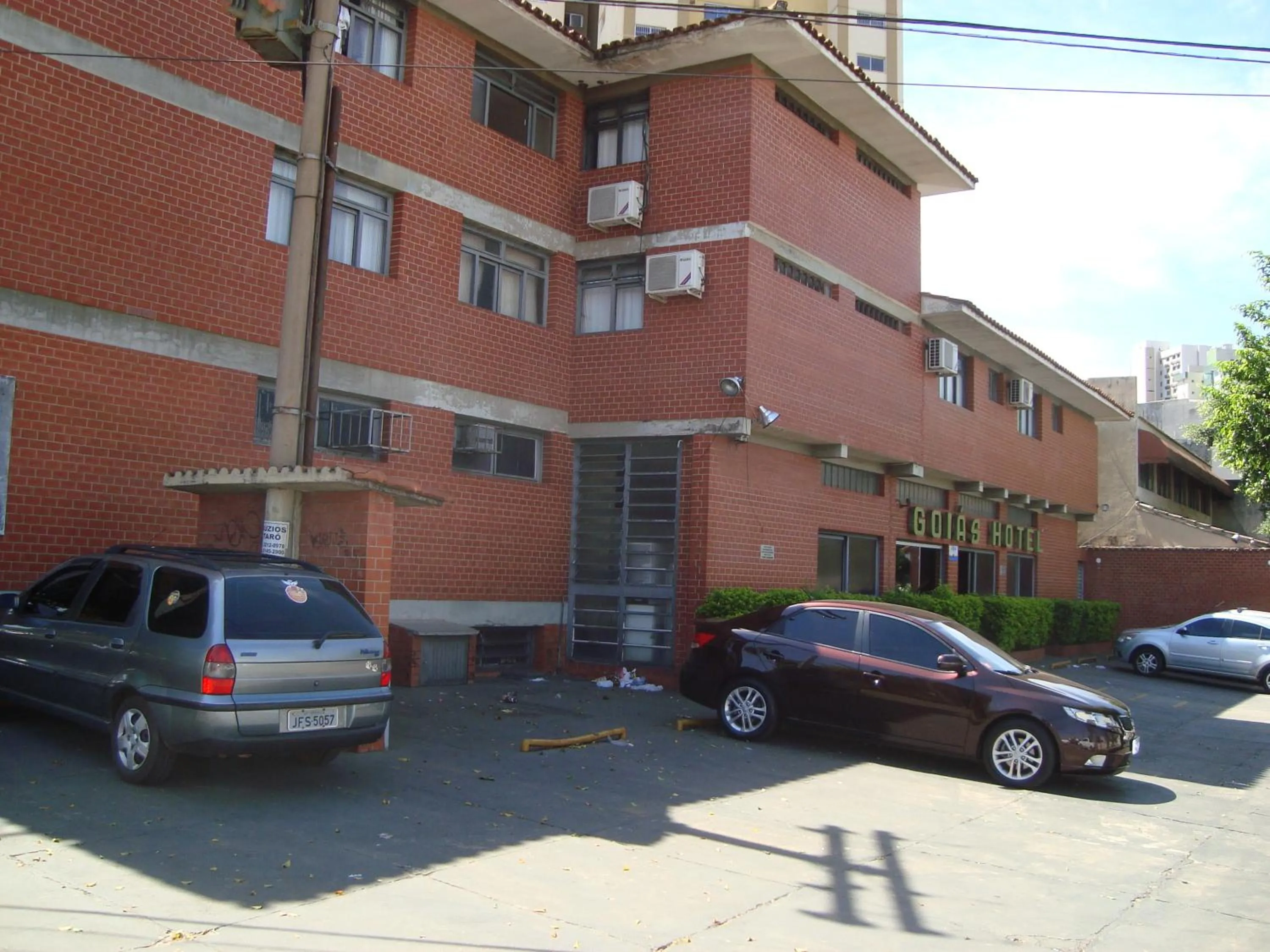 Facade/entrance in Goias Hotel