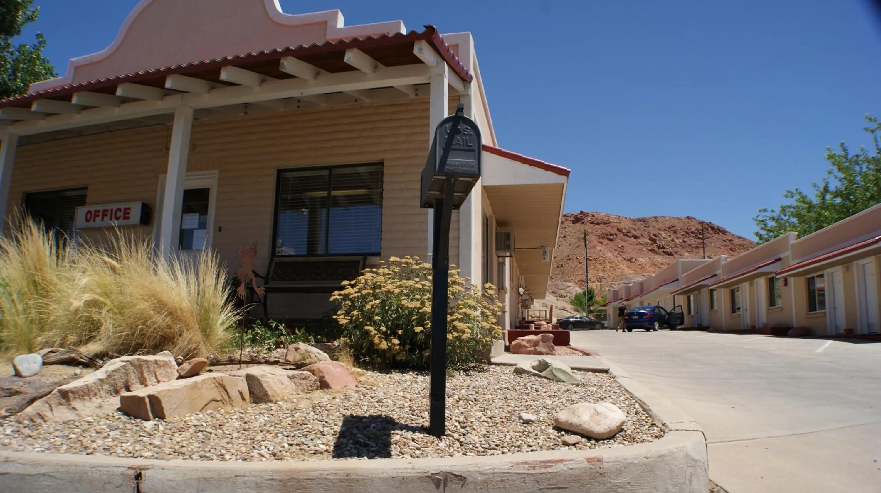 Facade/entrance in Adventure Inn Moab