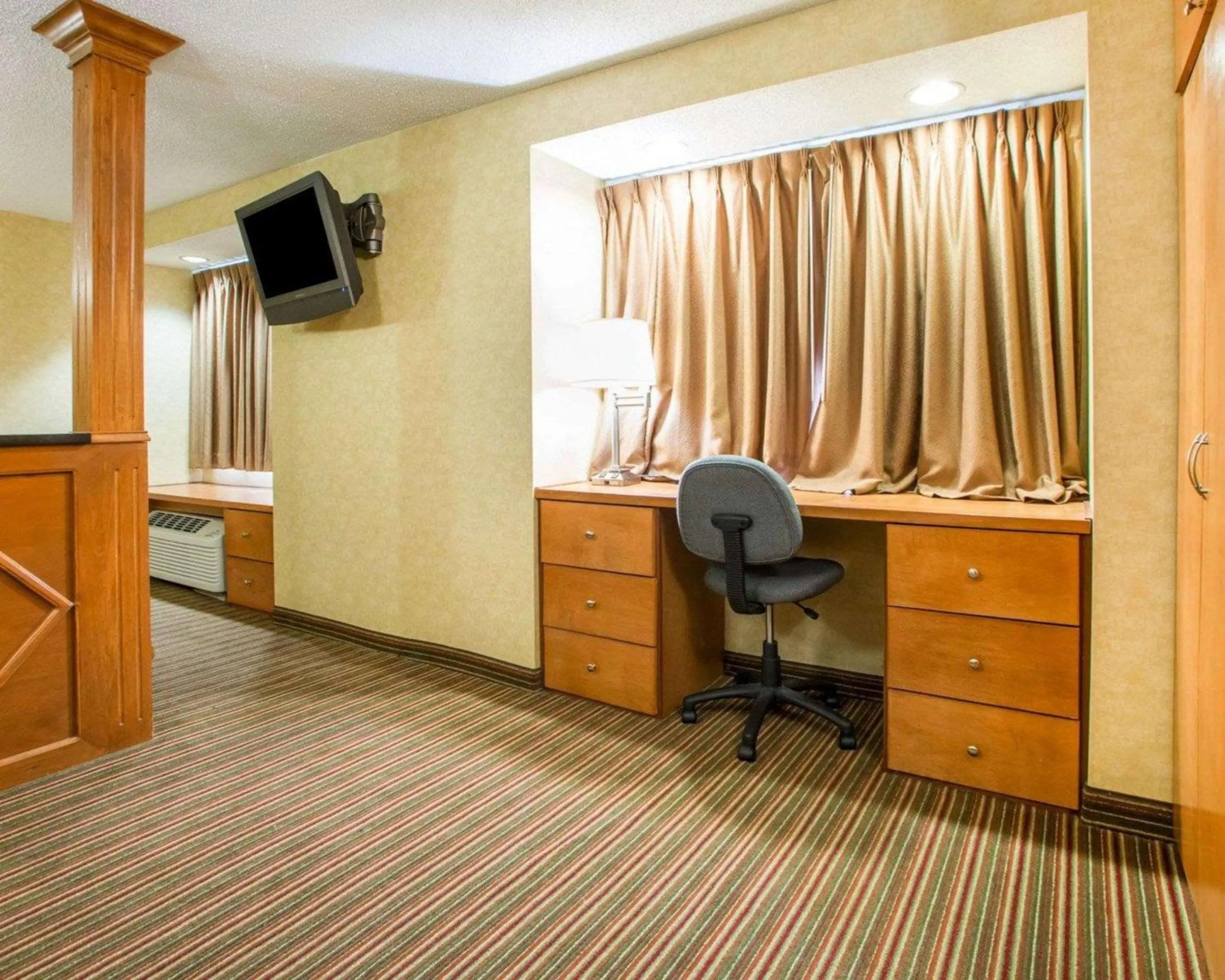 Photo of the whole room in Quality Inn & Suites North-Polaris