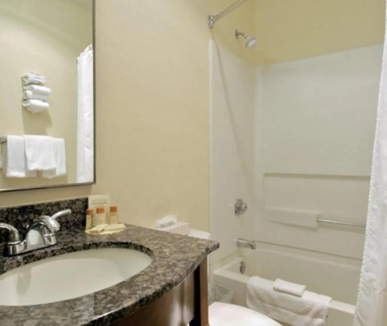 Bathroom in Quality Inn & Suites North-Polaris
