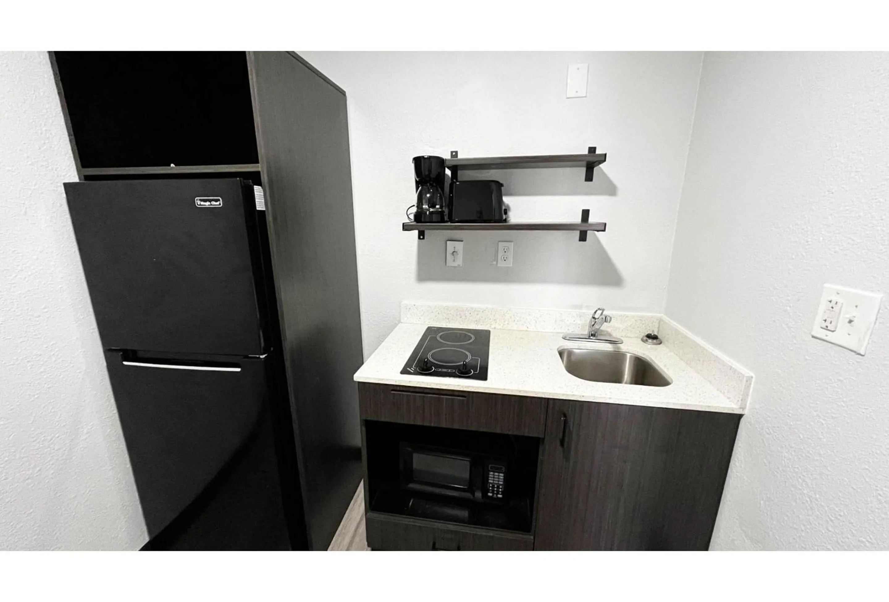 kitchen in Studio 6 Lafayette, LA I-10 & I-49 N