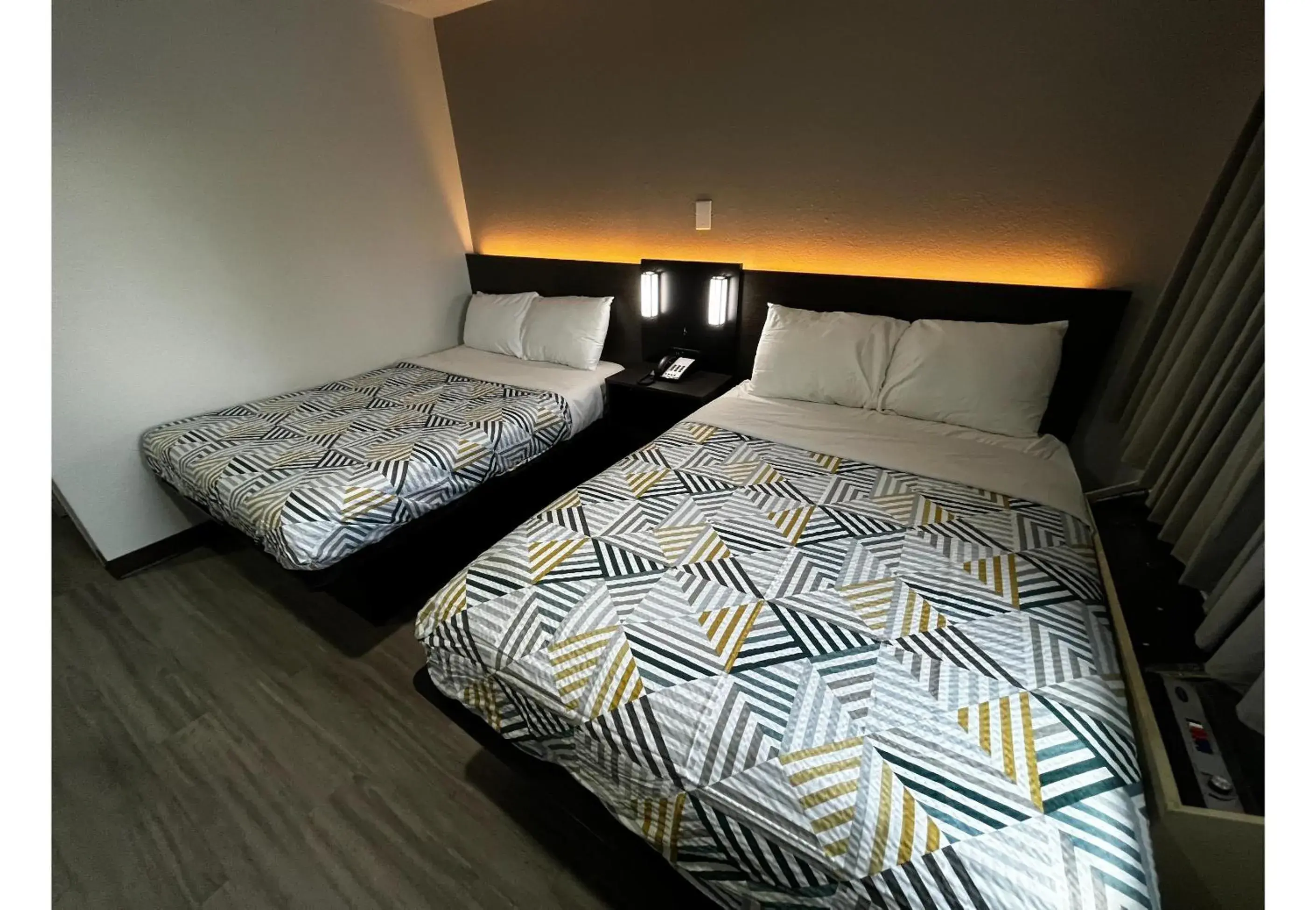 Quadruple Room - Disability Access - Non-Smoking in Studio 6 Lafayette, LA I-10 & I-49 N Quadruple Room - Disability Access - Non-Smoking in Studio 6 Lafayette, LA I-10 & I-49 N