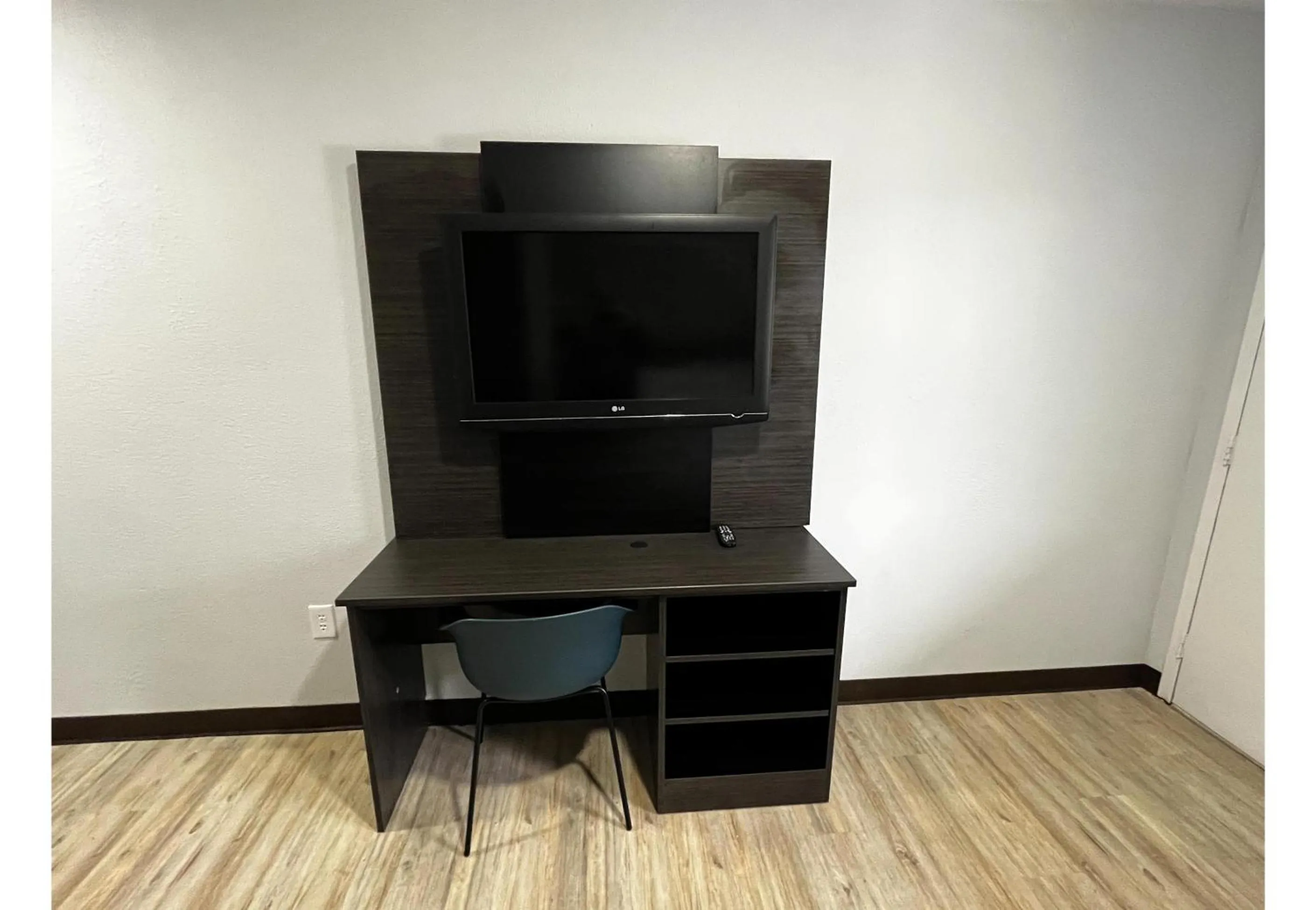 Photo of the whole room in Studio 6 Lafayette, LA I-10 & I-49 N