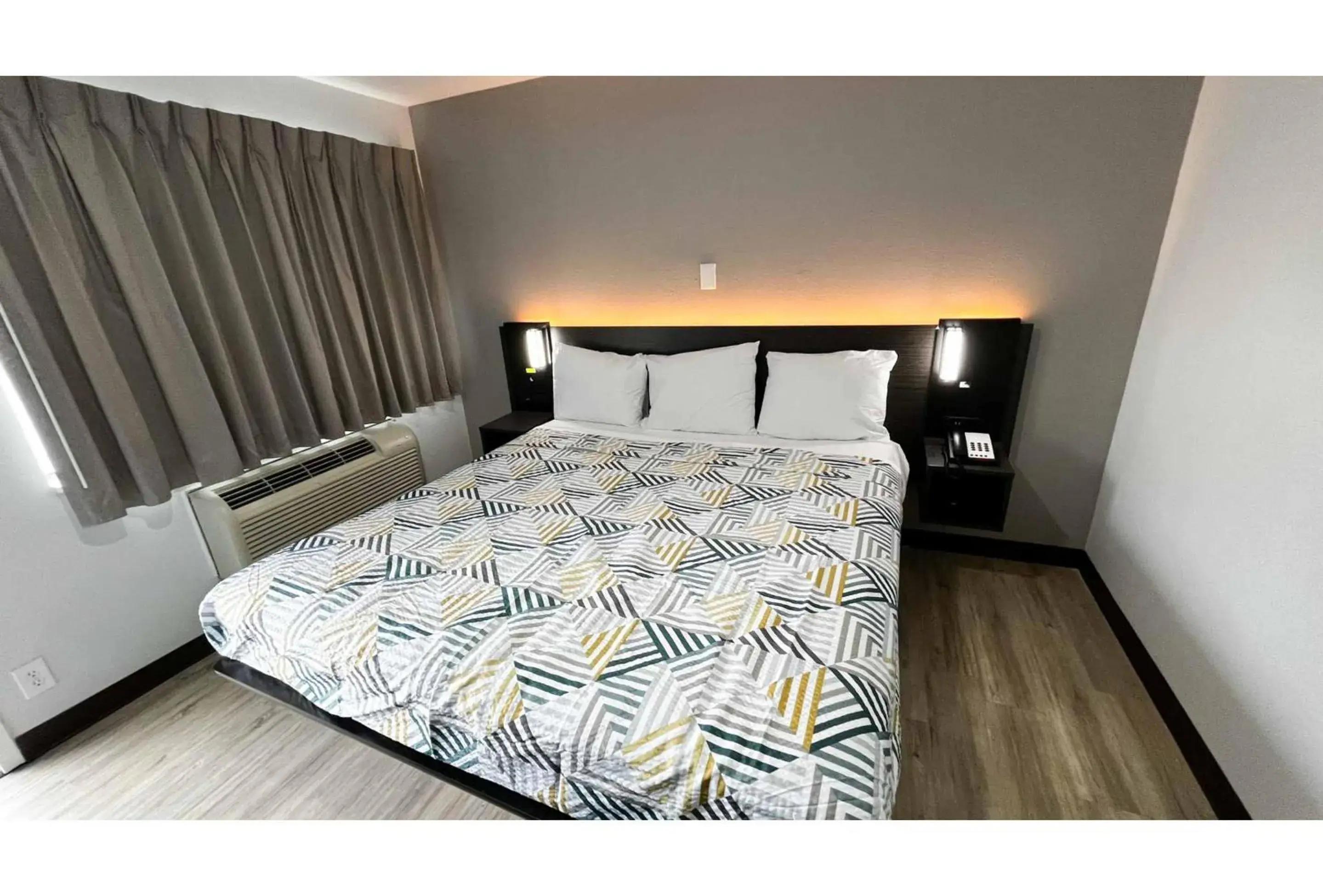 King Room - Smoking in Studio 6 Lafayette, LA I-10 & I-49 N King Room - Smoking in Studio 6 Lafayette, LA I-10 & I-49 N