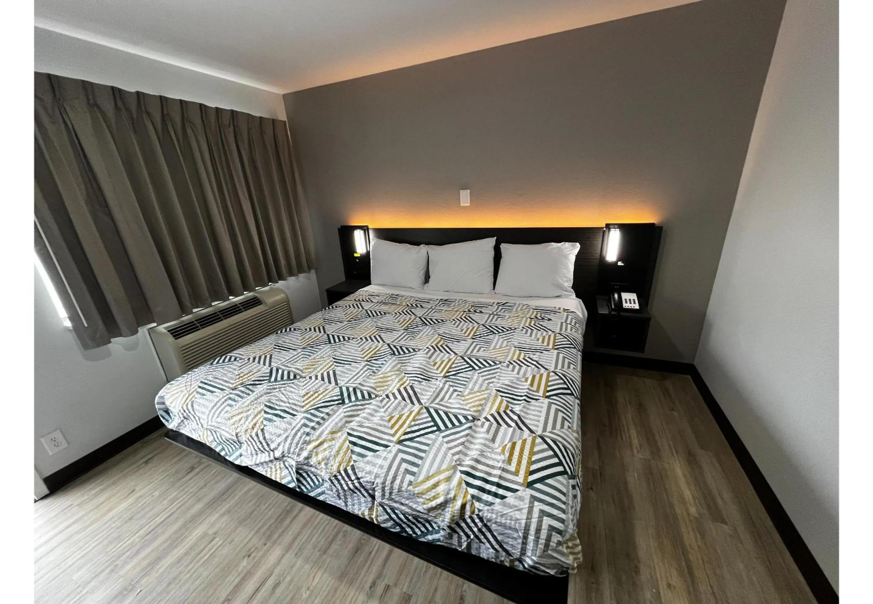 Bedroom, Bed in Studio 6 Lafayette, LA I-10 & I-49 N