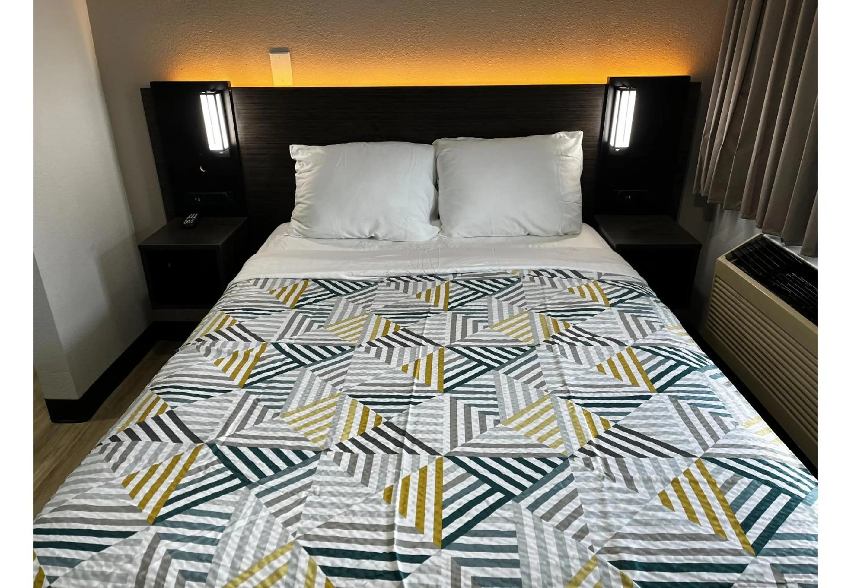 Bedroom, Bed in Studio 6 Lafayette, LA I-10 & I-49 N