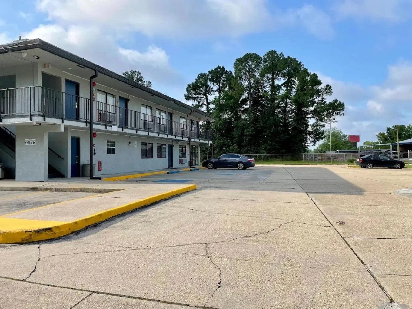 Property building in Studio 6 Lafayette, LA I-10 & I-49 N