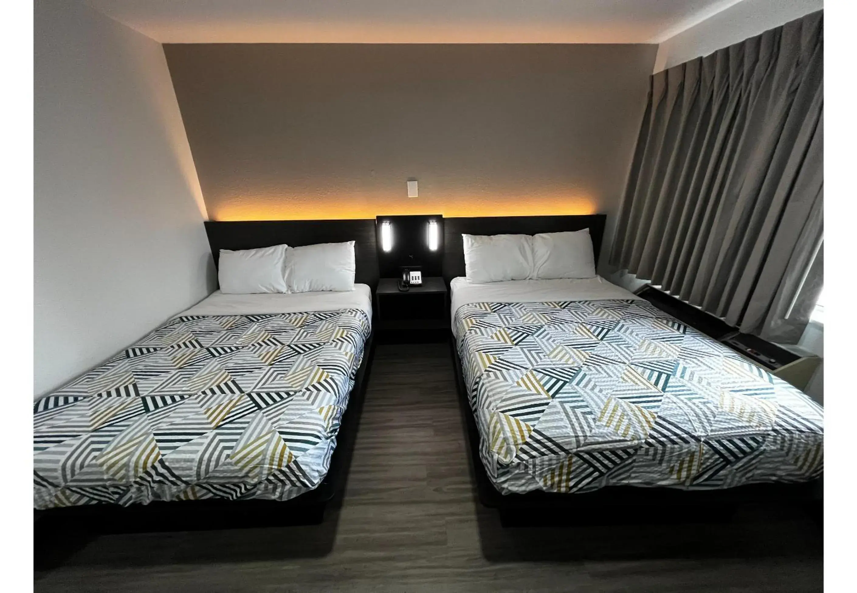 Classic Quadruple Room - Non-Smoking in Studio 6 Lafayette, LA I-10 & I-49 N Classic Quadruple Room - Non-Smoking in Studio 6 Lafayette, LA I-10 & I-49 N