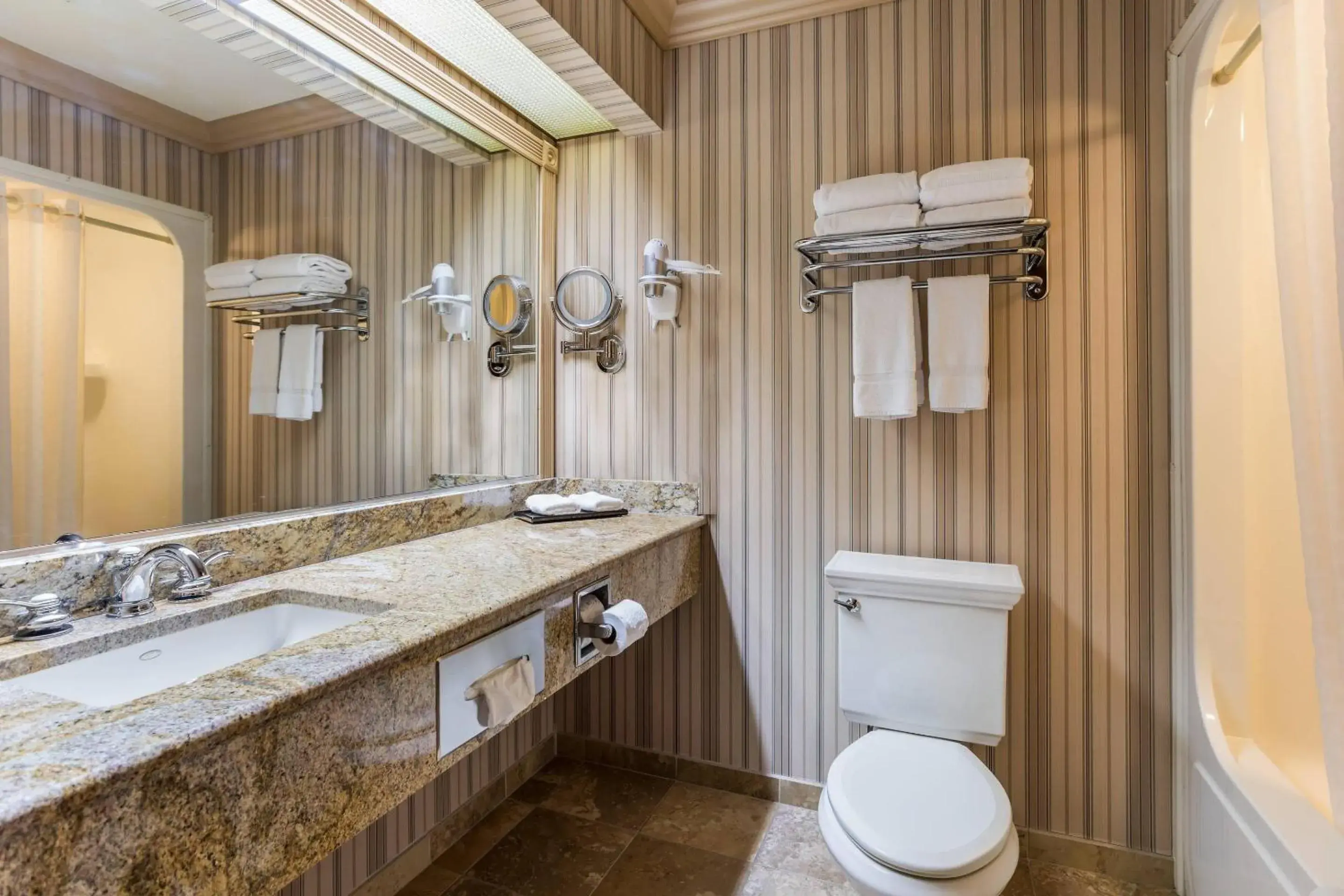 King Room with Fireplace - Non-Smoking in Traditions Hotel & Spa Johnson City - Binghamton, an Ascend Collection Hotel King Room with Fireplace - Non-Smoking in Traditions Hotel & Spa Johnson City - Binghamton, an Ascend Collection Hotel