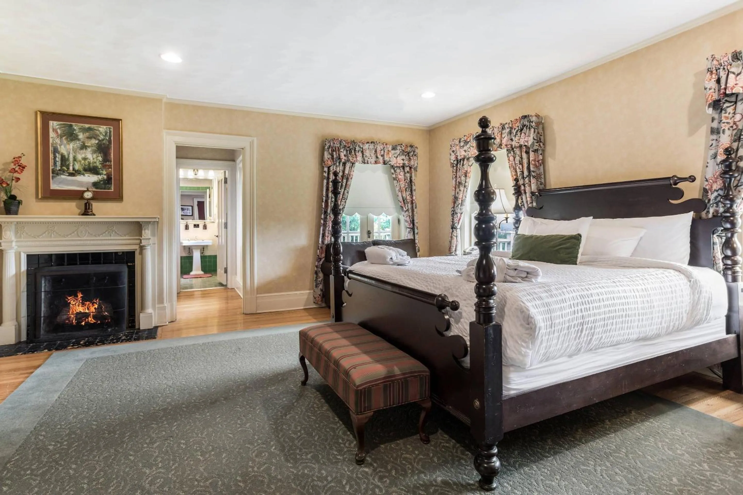 Bedroom, Bed in Traditions Hotel & Spa Johnson City - Binghamton, an Ascend Collection Hotel