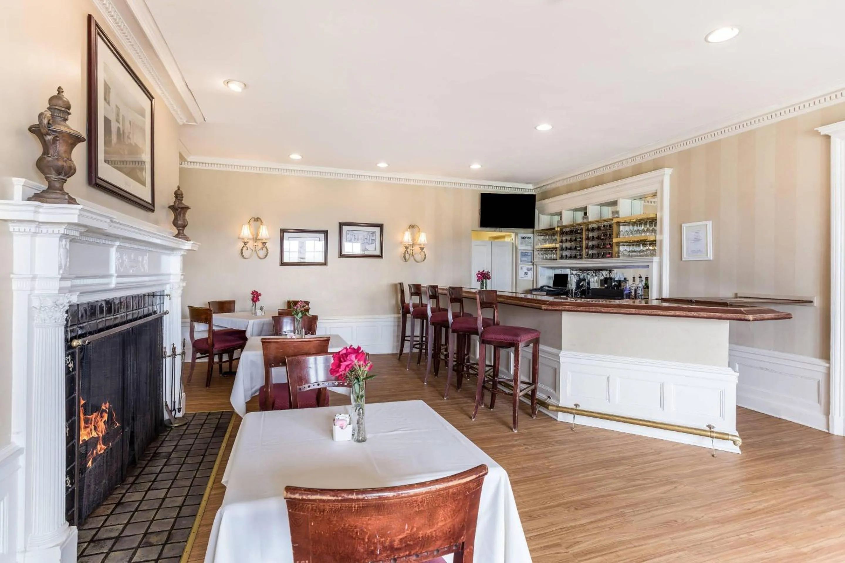 Restaurant/places to eat in Traditions Hotel & Spa Johnson City - Binghamton, an Ascend Collection Hotel