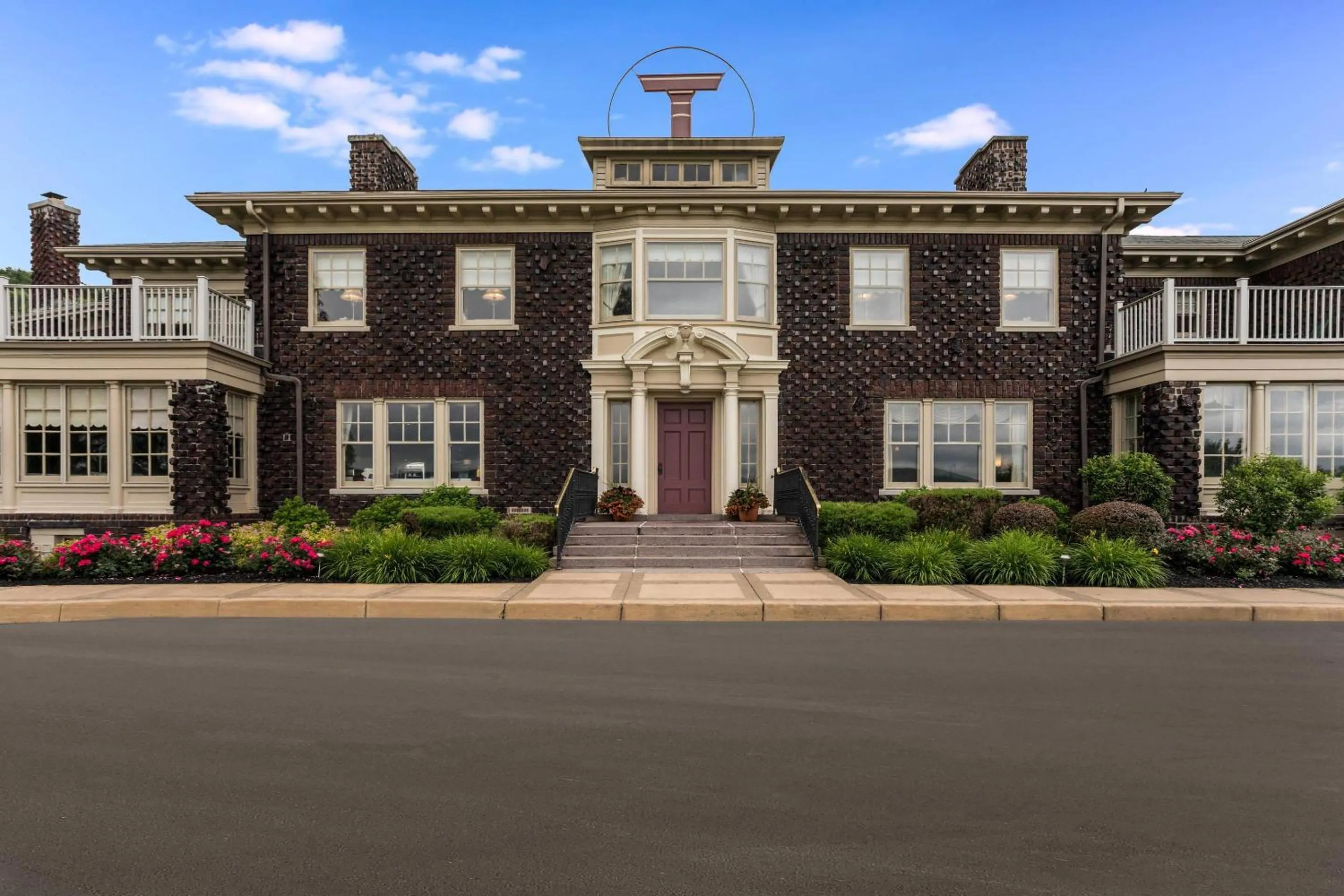 Property building in Traditions Hotel & Spa Johnson City - Binghamton, an Ascend Collection Hotel