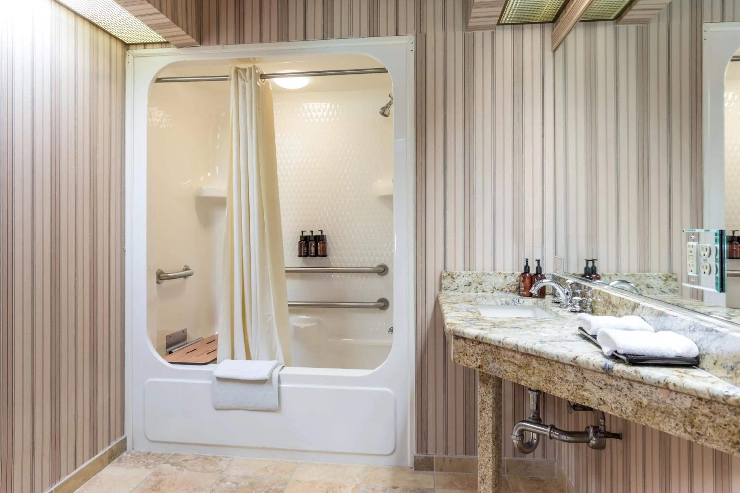 Traditions Hotel & Spa Johnson City - Binghamton, an Ascend Collection Hotel