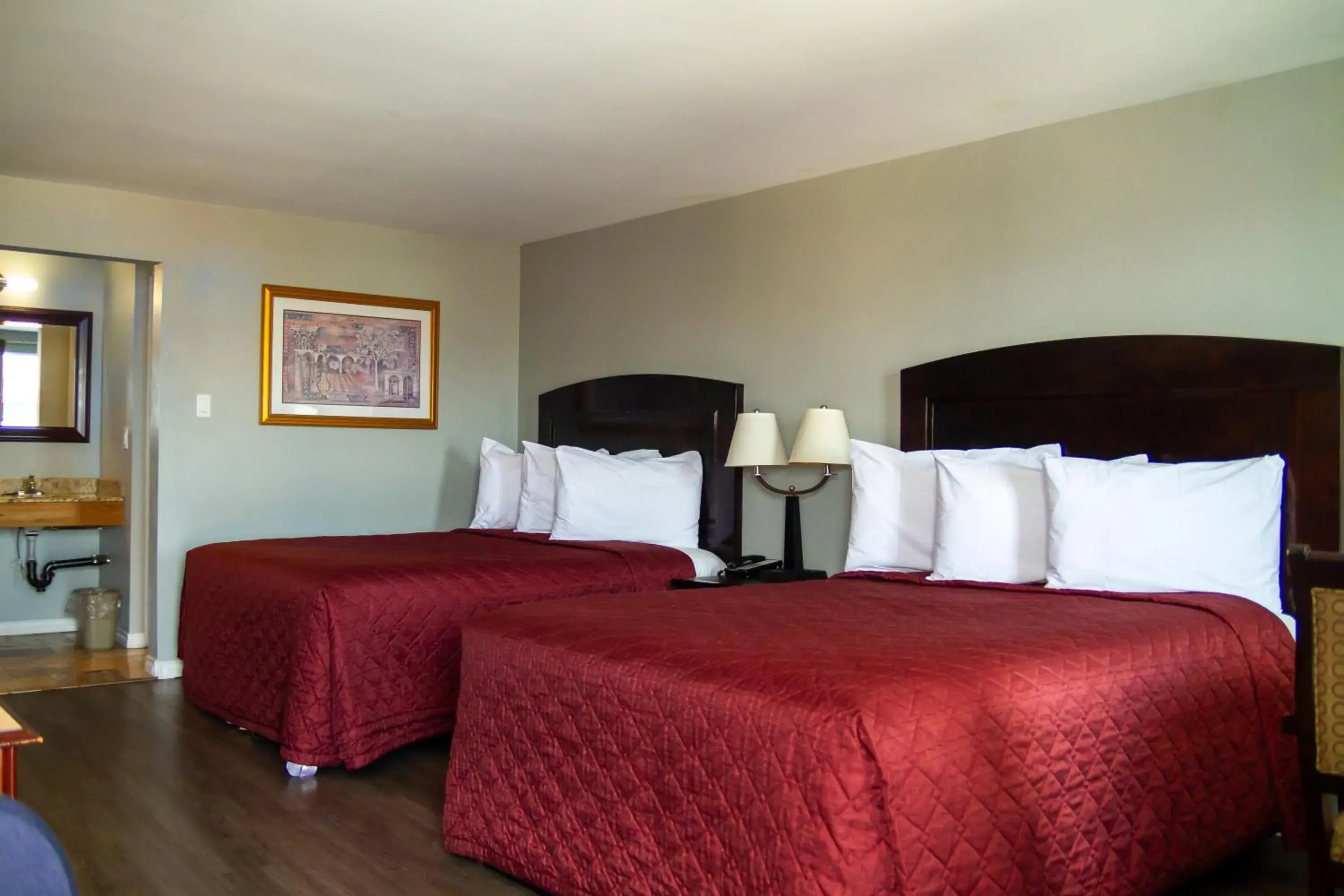 Queen Room with Two Queen Beds in Saxony Motel Queen Room with Two Queen Beds in Saxony Motel