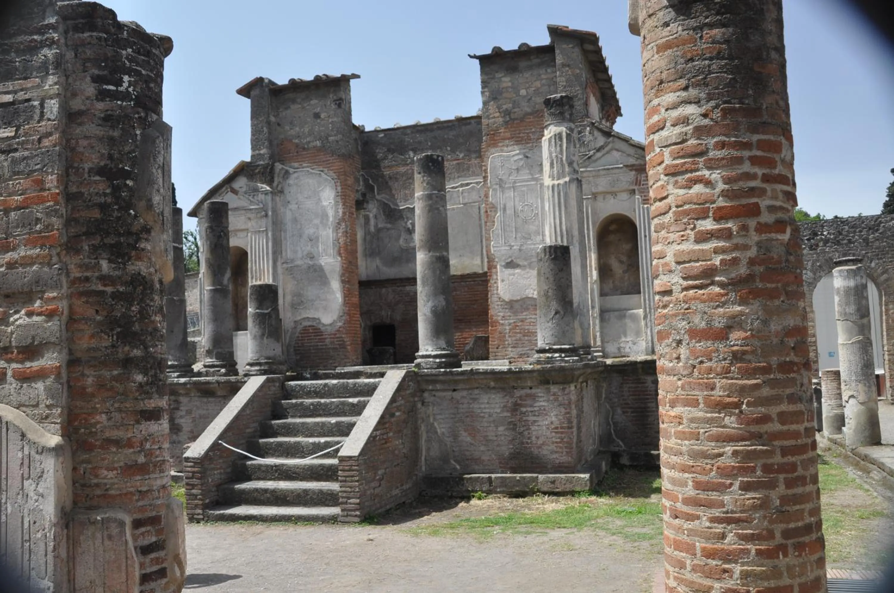 Nearby landmark in Le Tre Gemme