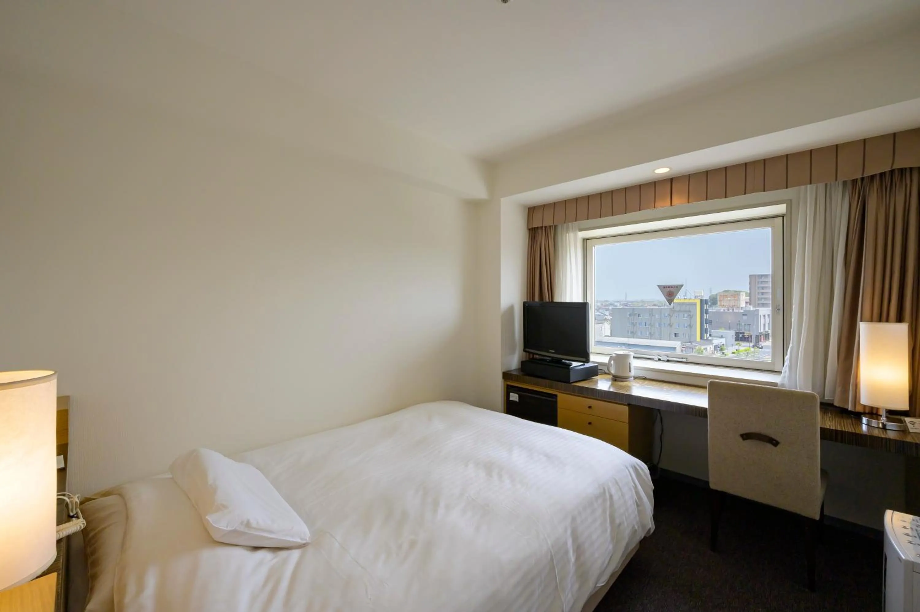 Photo of the whole room, Bed in Twin Leaves Hotel Izumo