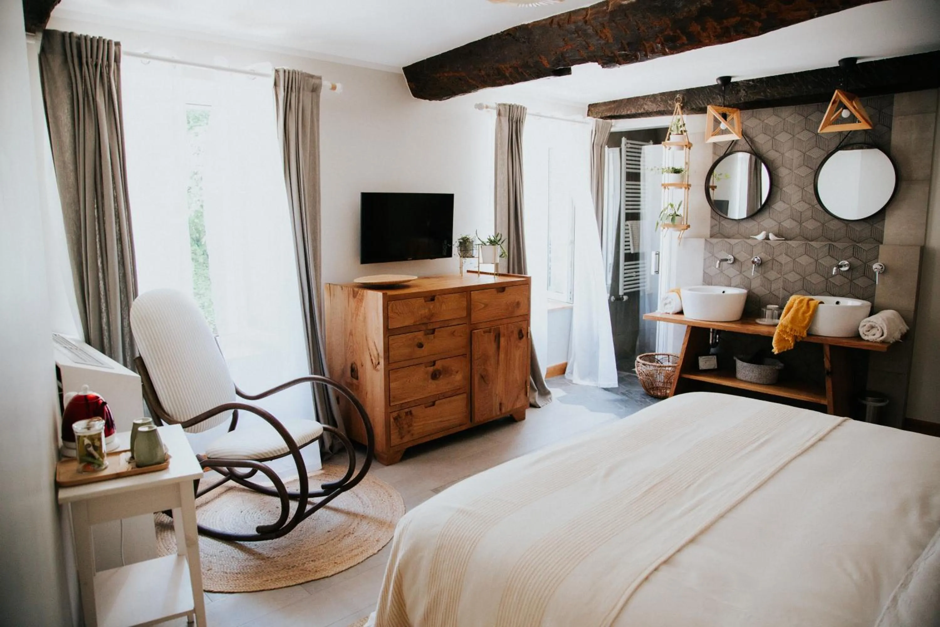 Photo of the whole room, Bed in Le Moulin Camoula