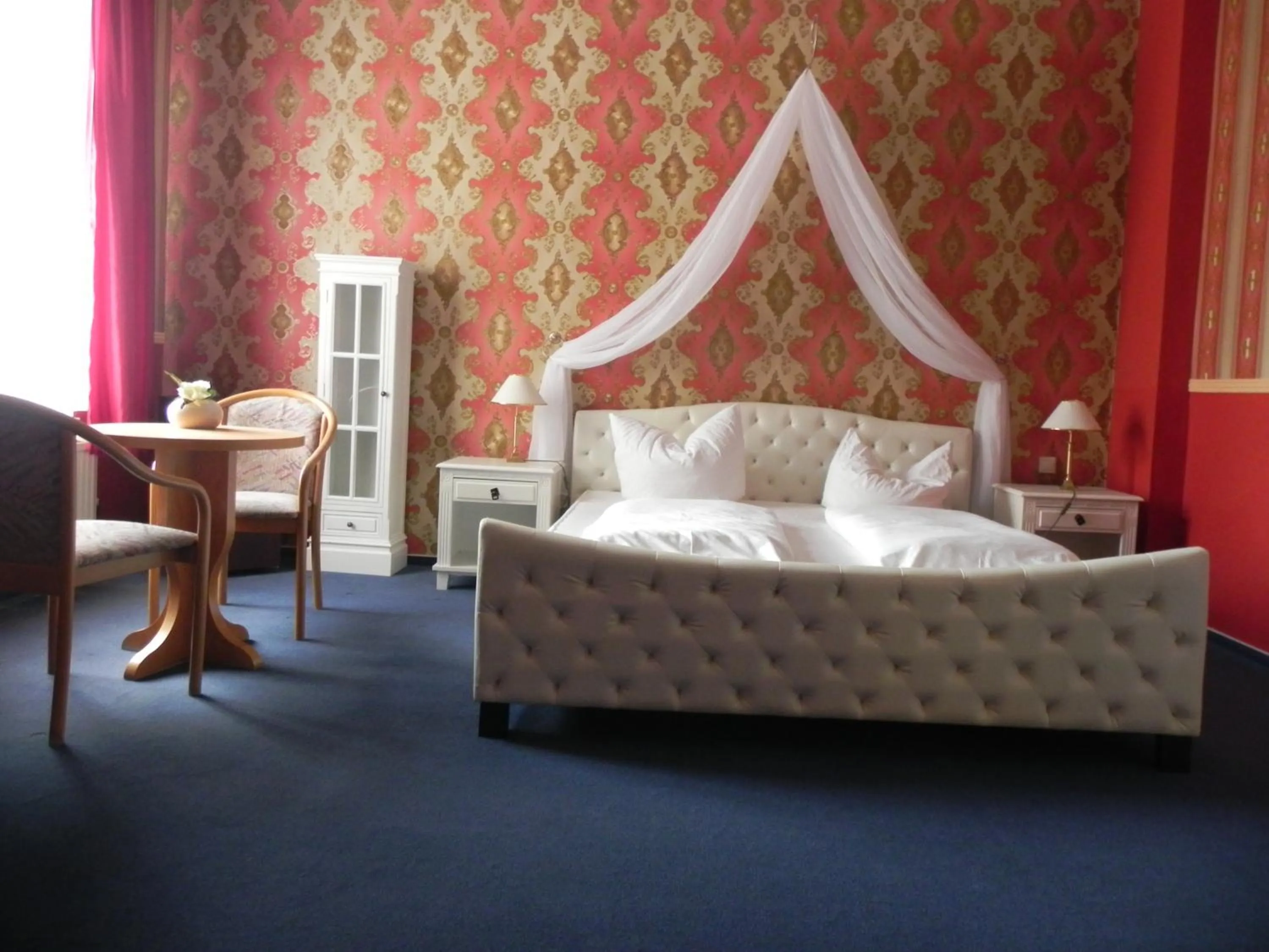 Photo of the whole room, Bed in Zur Eldenburg