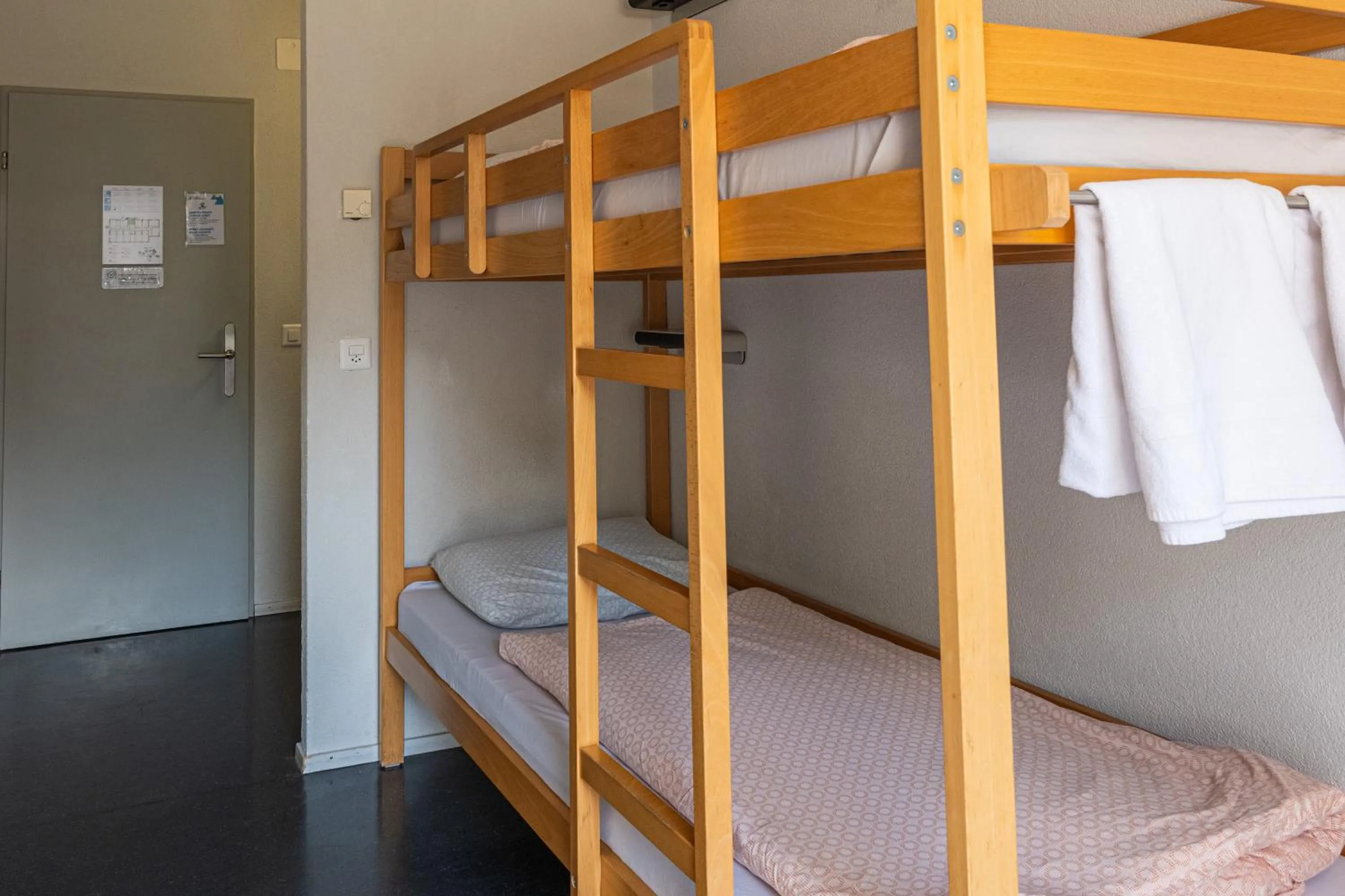 Bedroom, Bed in Zermatt Youth Hostel