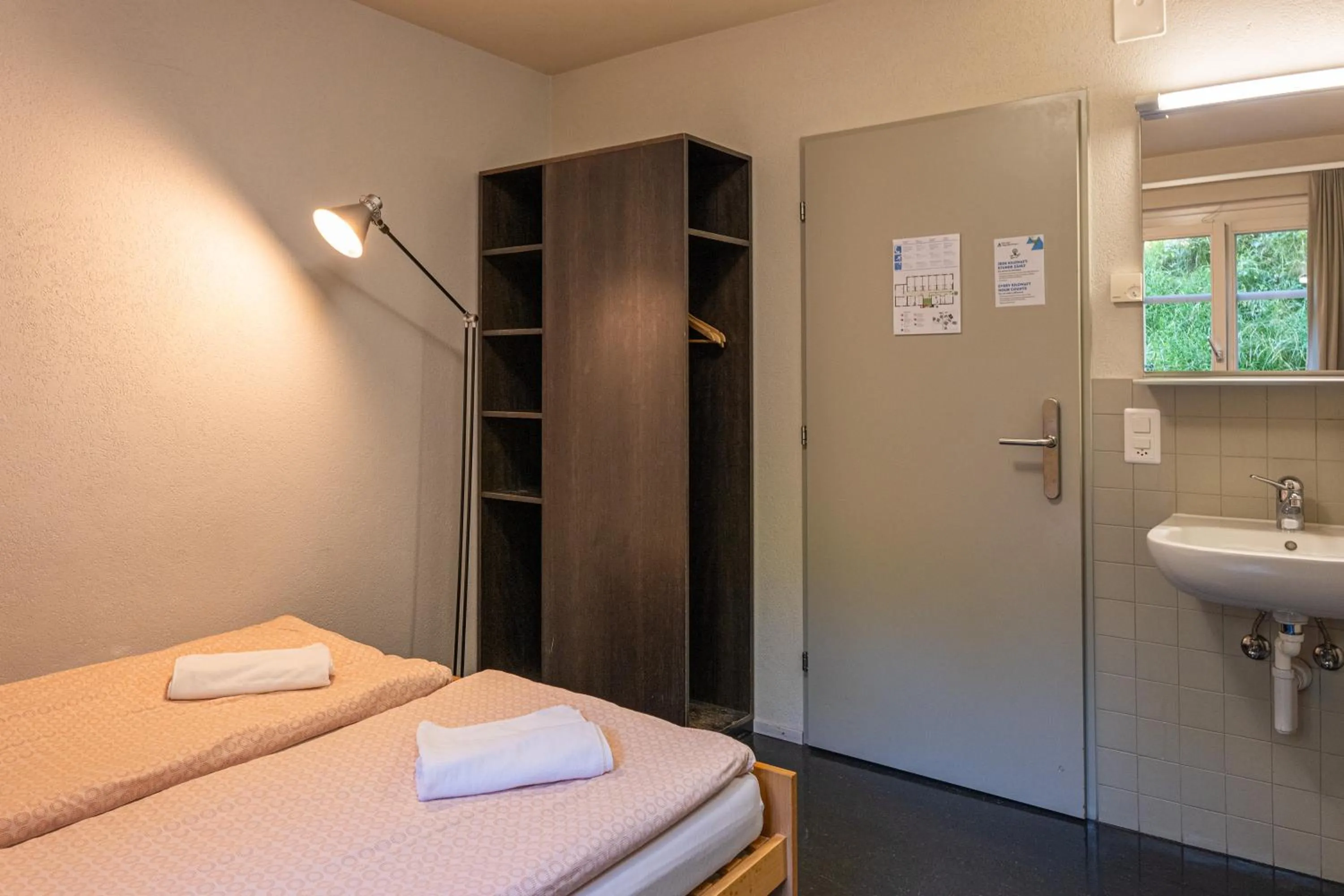 Bedroom, Bed in Zermatt Youth Hostel