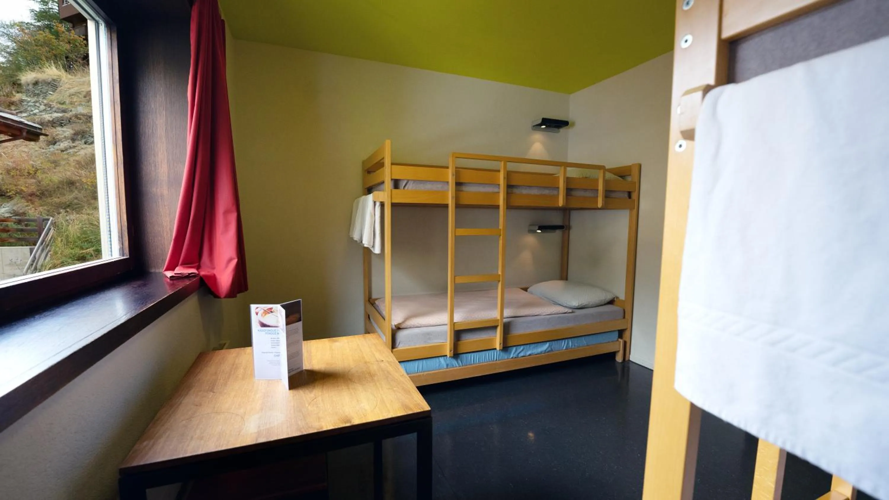 Photo of the whole room, Bed in Zermatt Youth Hostel