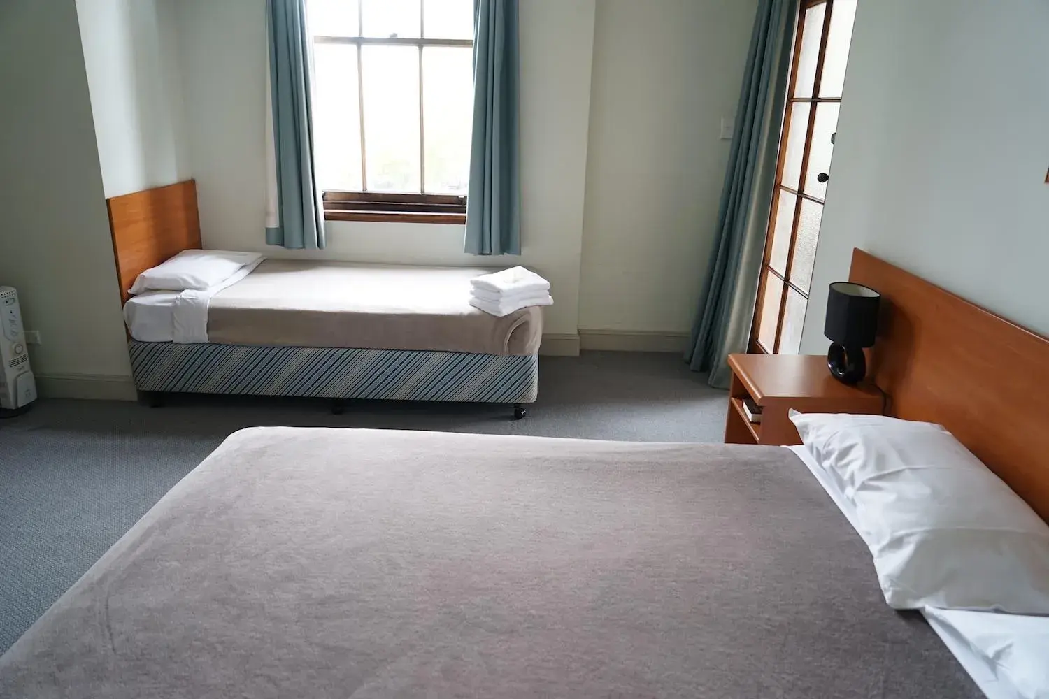 Triple Room with Private Bathroom in Hurstville Ritz Hotel Triple Room with Private Bathroom in Hurstville Ritz Hotel