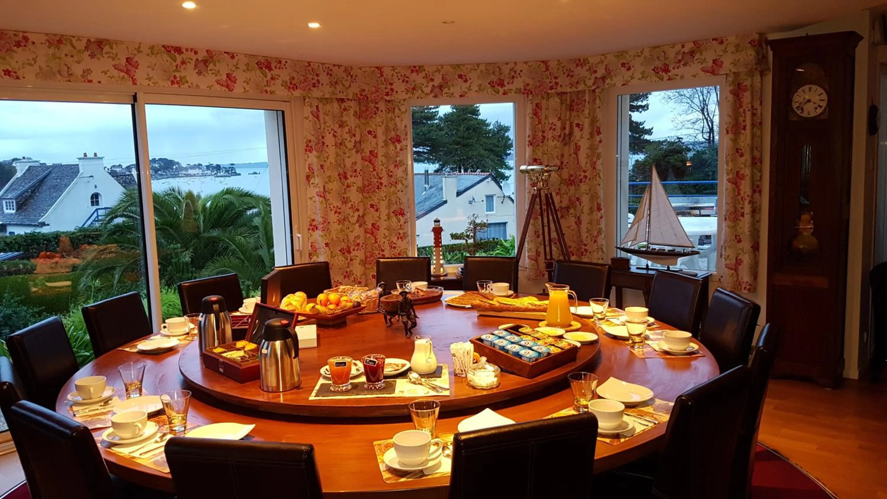 Buffet breakfast in L'Escale Evel Er Gêr