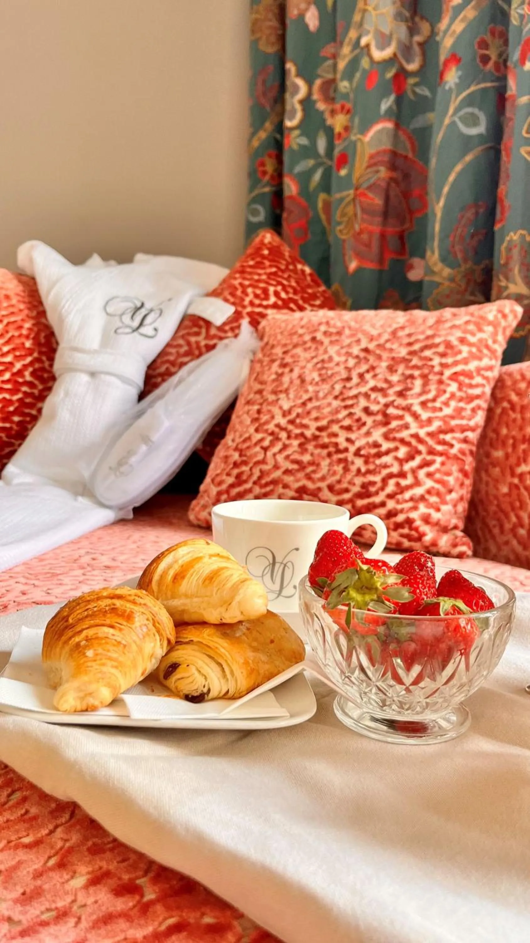 Breakfast, Bed in Villa Lara Hotel