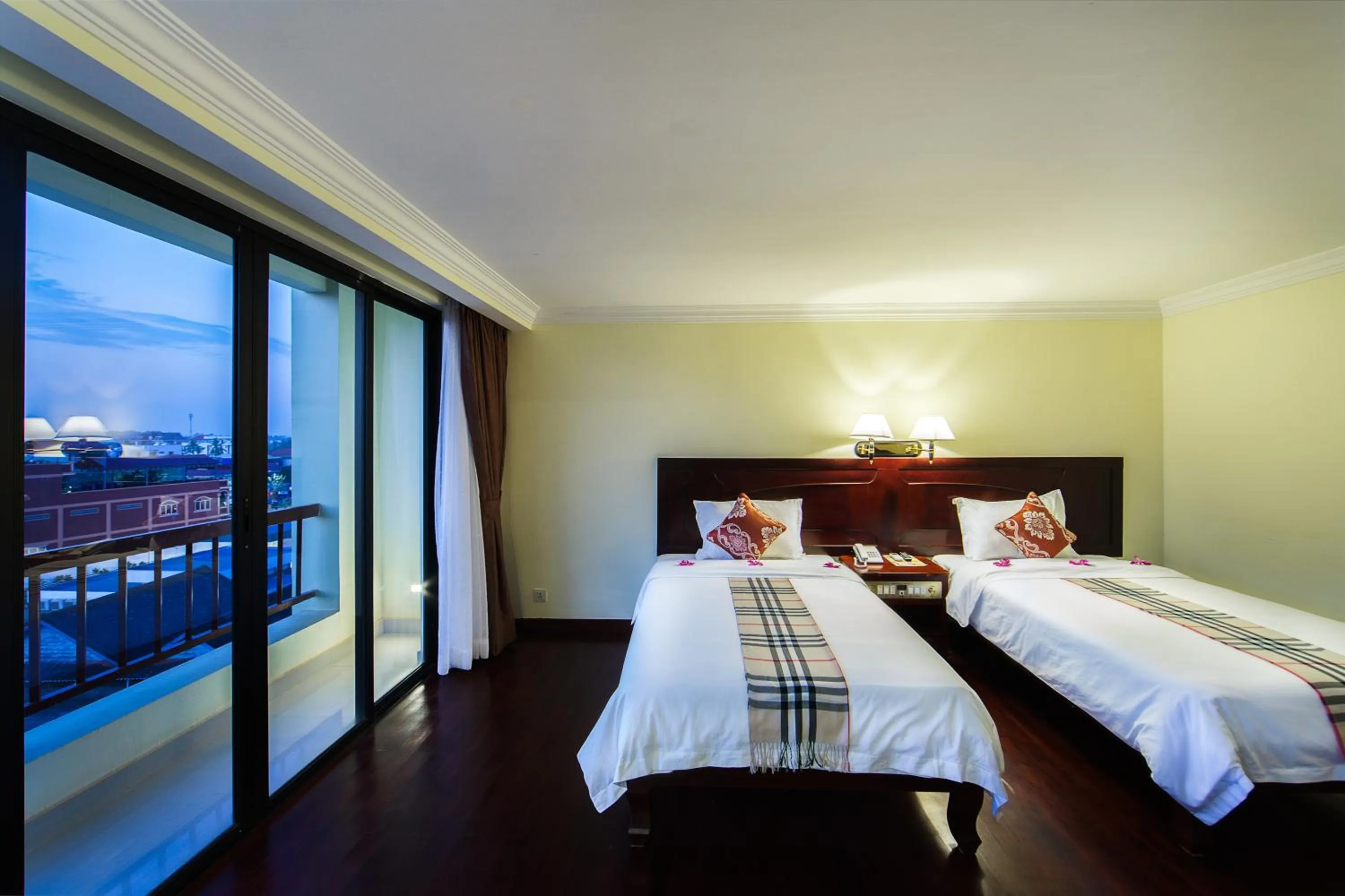 Balcony/Terrace, Bed in Smiling Deluxe Hotel