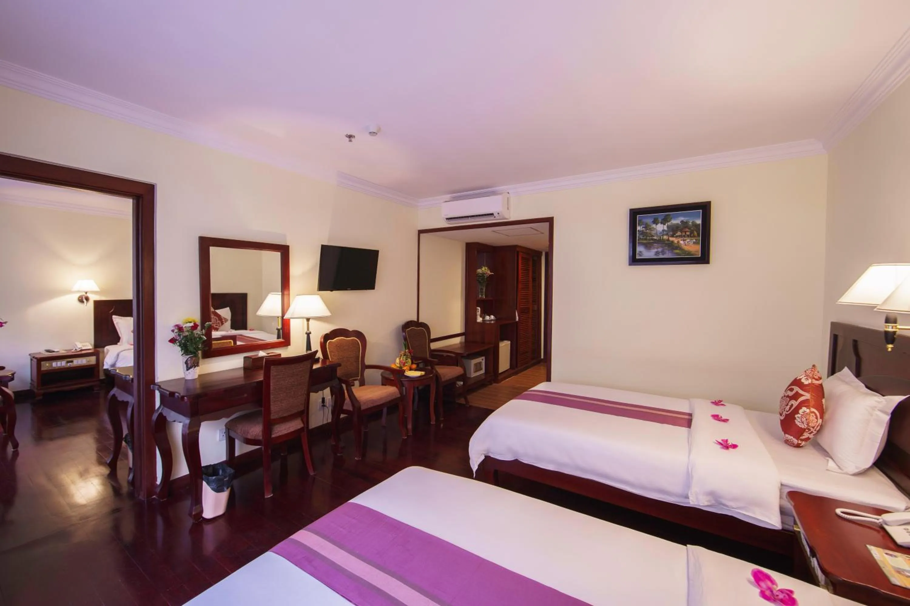 Photo of the whole room, Bed in Smiling Deluxe Hotel