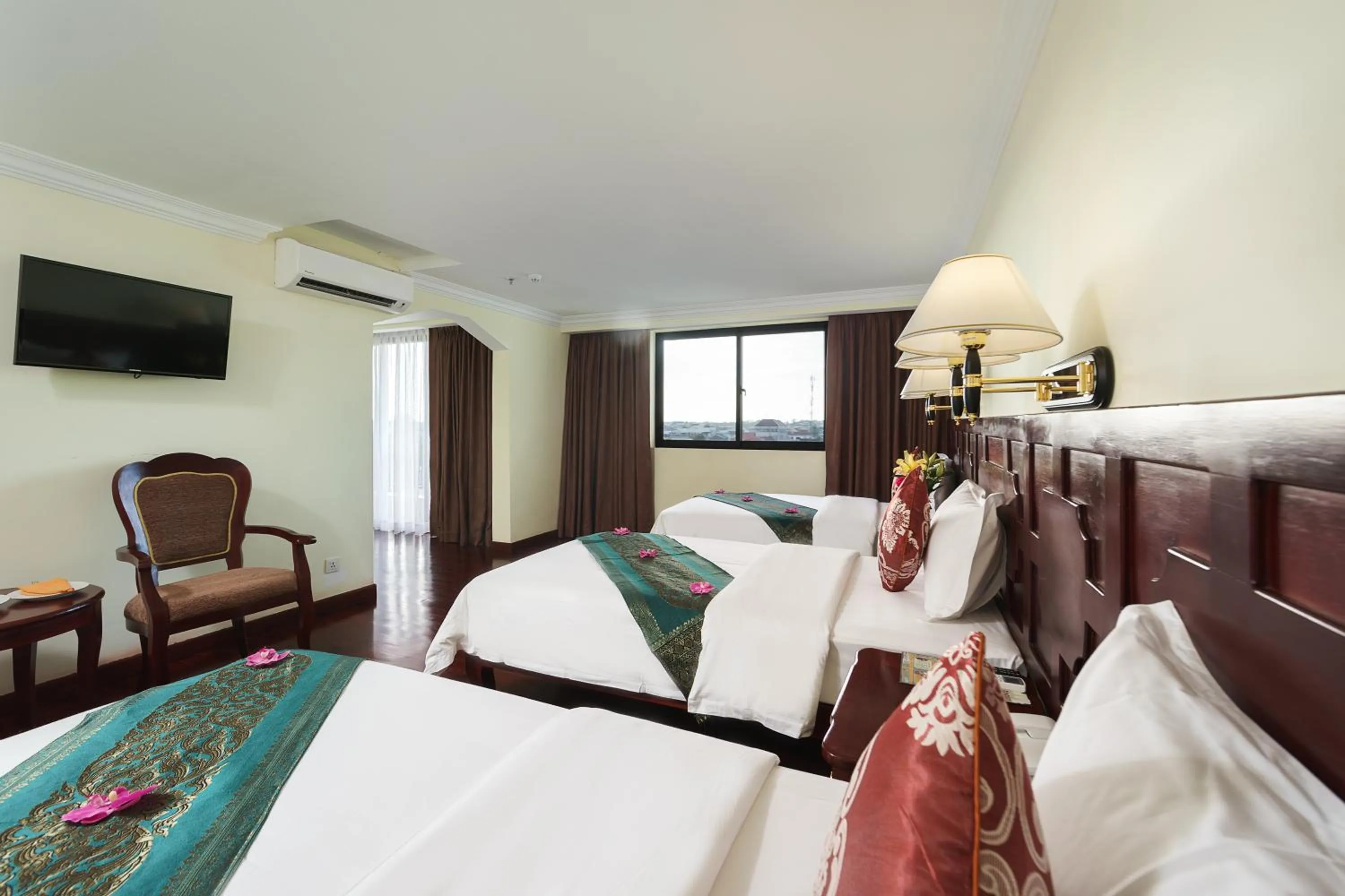 Photo of the whole room, Bed in Smiling Deluxe Hotel