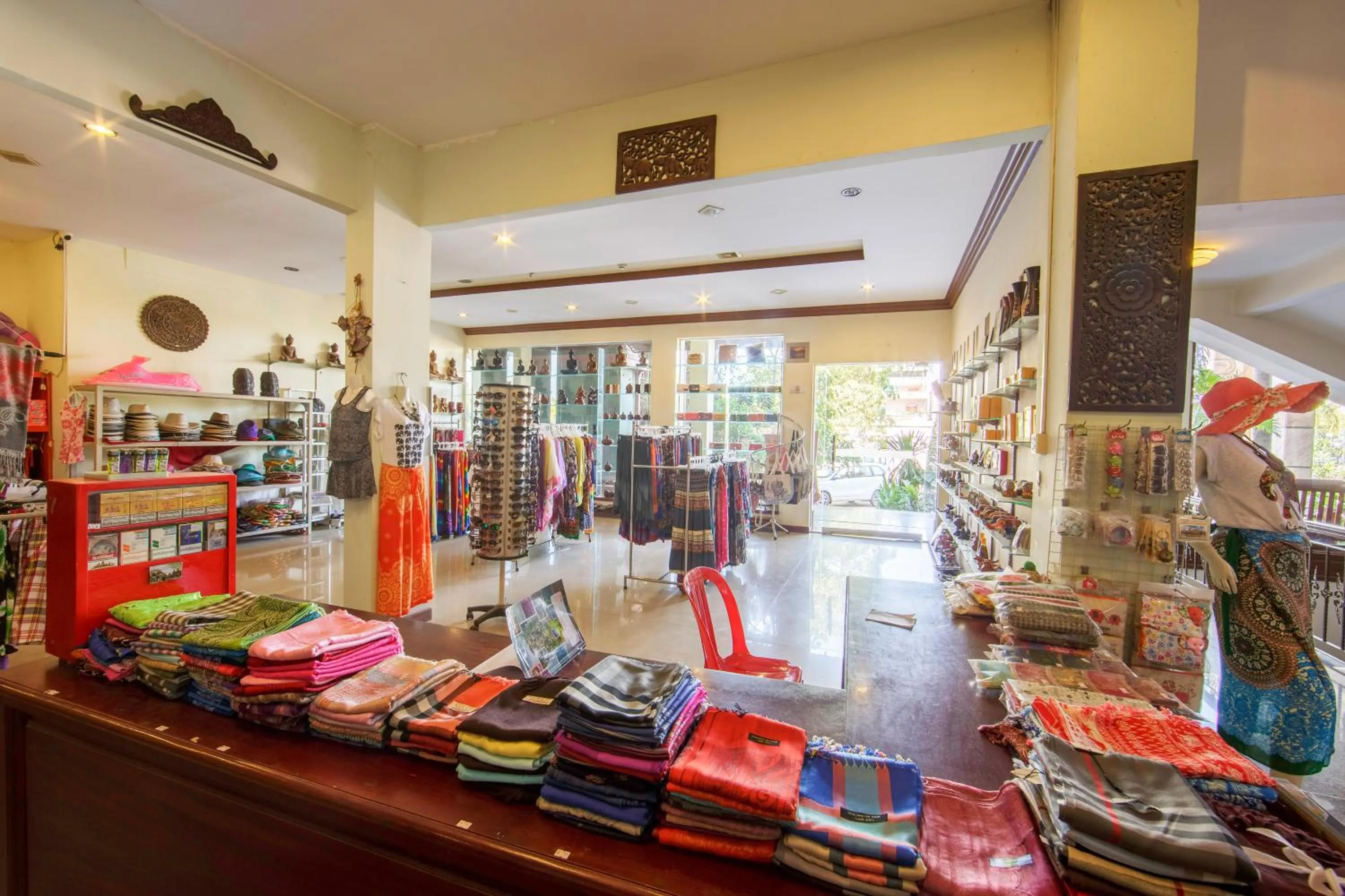 On-site shops in Smiling Deluxe Hotel