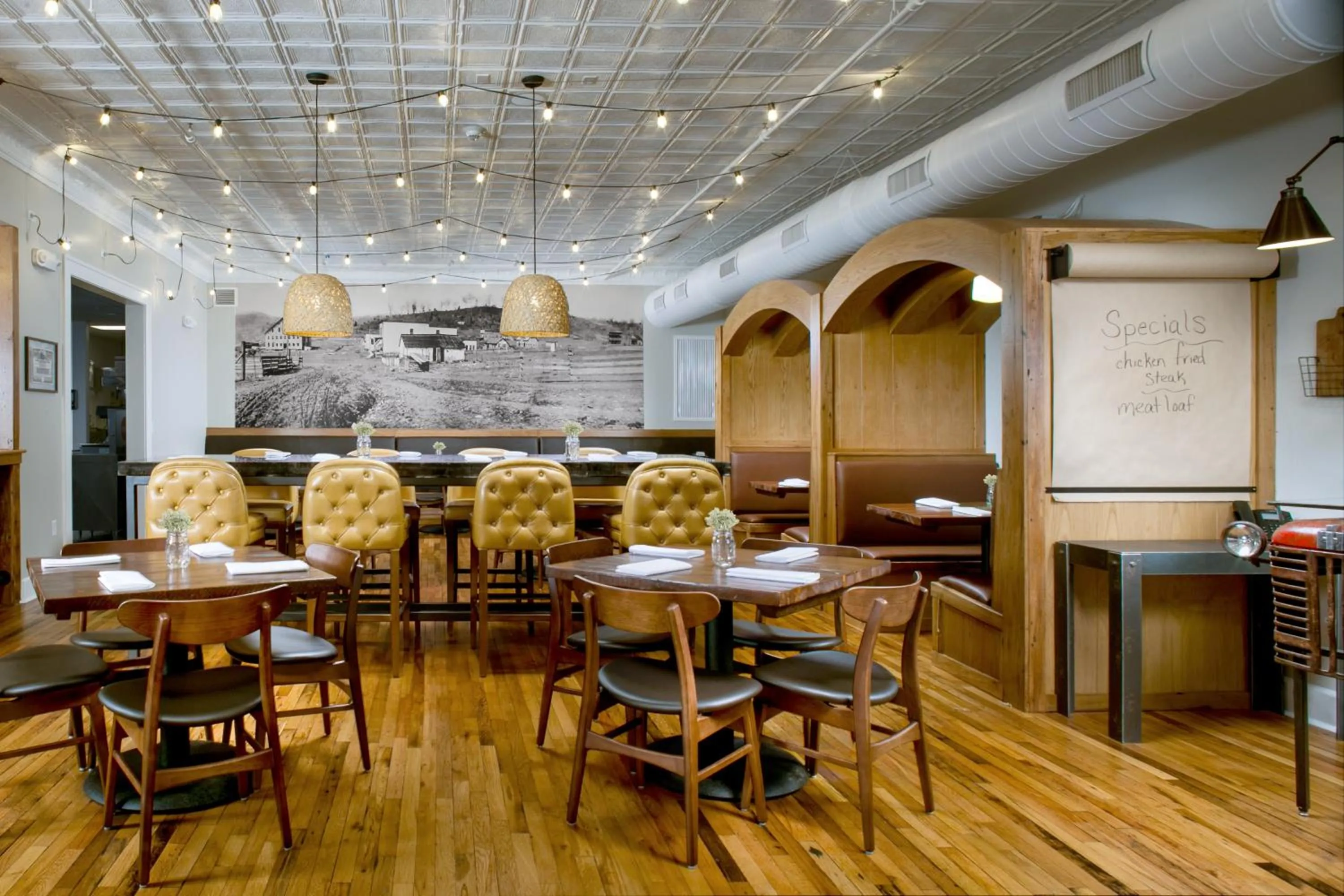 Restaurant/places to eat in Western Front Hotel