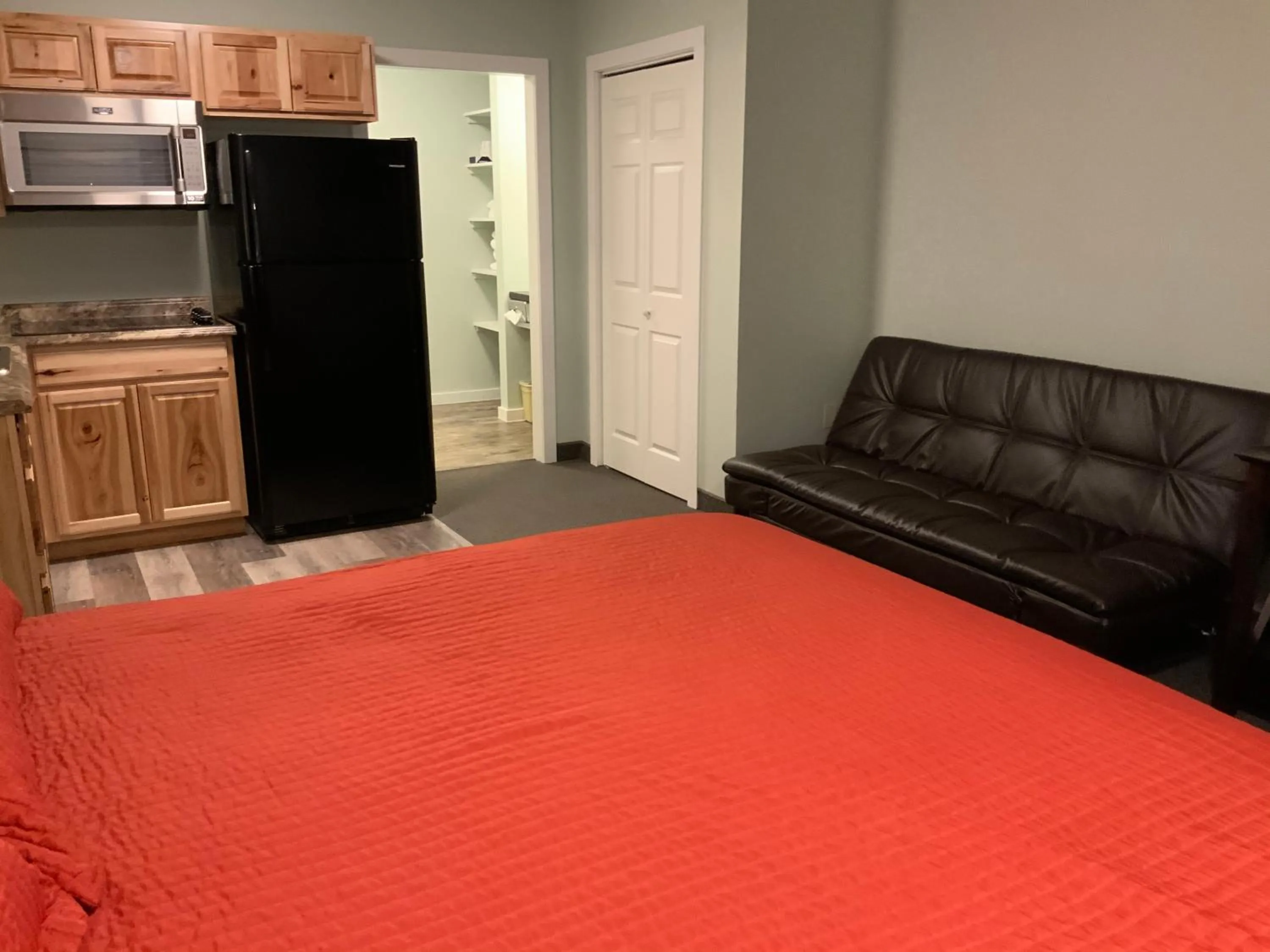 Bed in Rockerville Lodge & Cabins