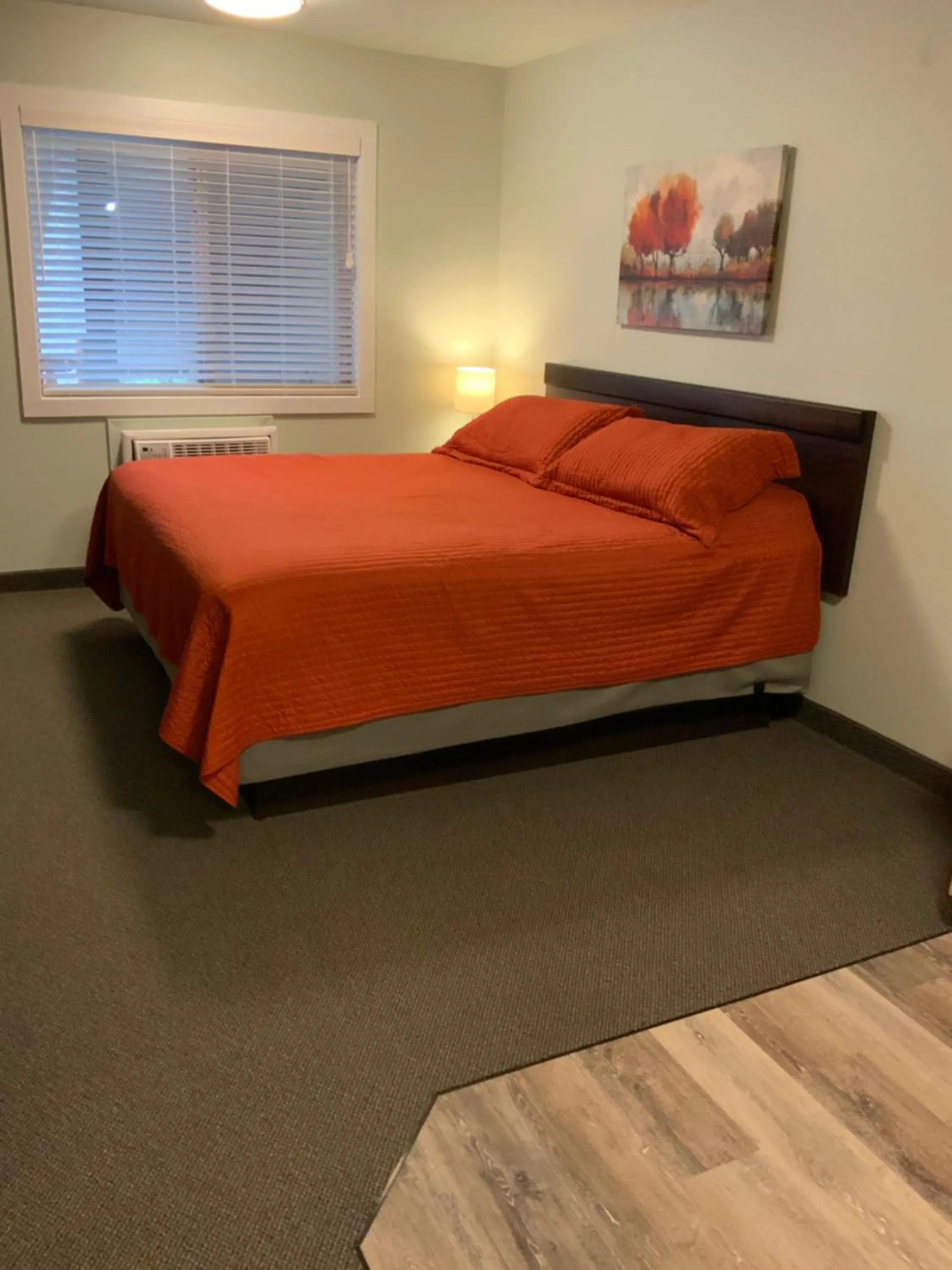 Bed in Rockerville Lodge & Cabins