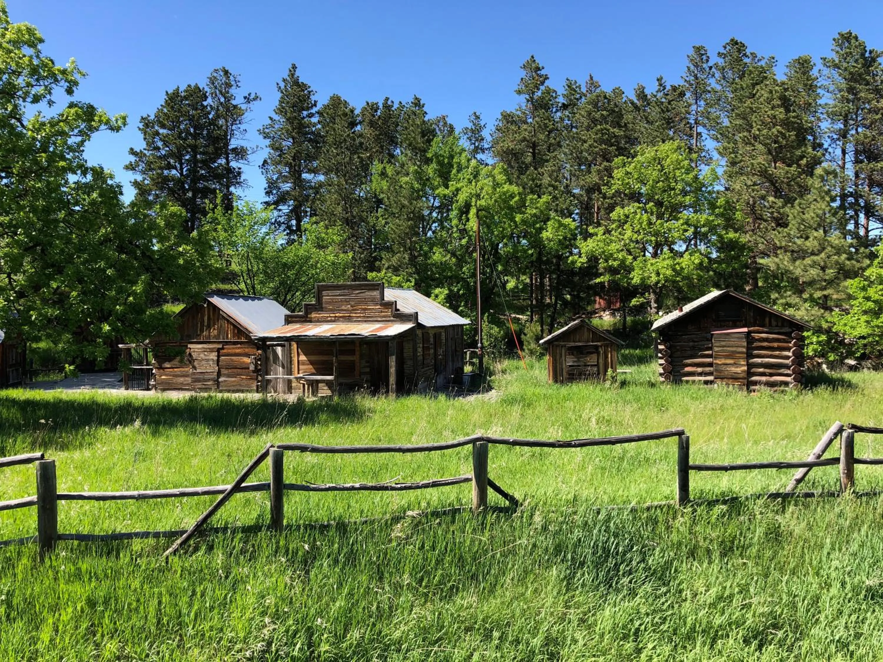 Property building in Rockerville Lodge & Cabins