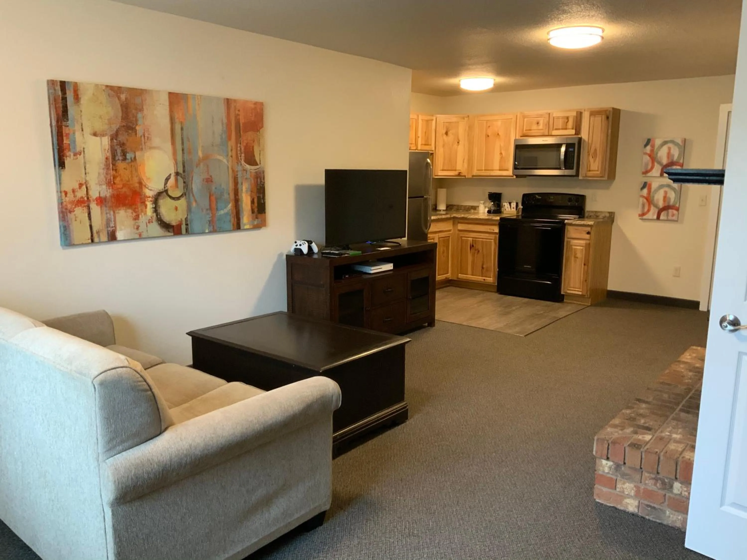 TV and multimedia in Rockerville Lodge & Cabins