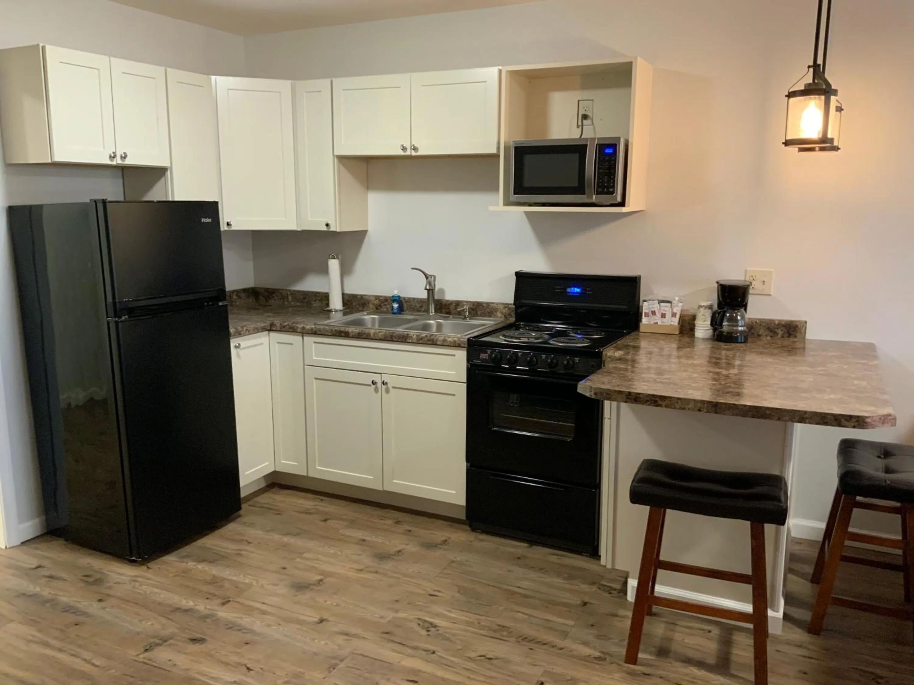 Kitchen or kitchenette in Rockerville Lodge & Cabins