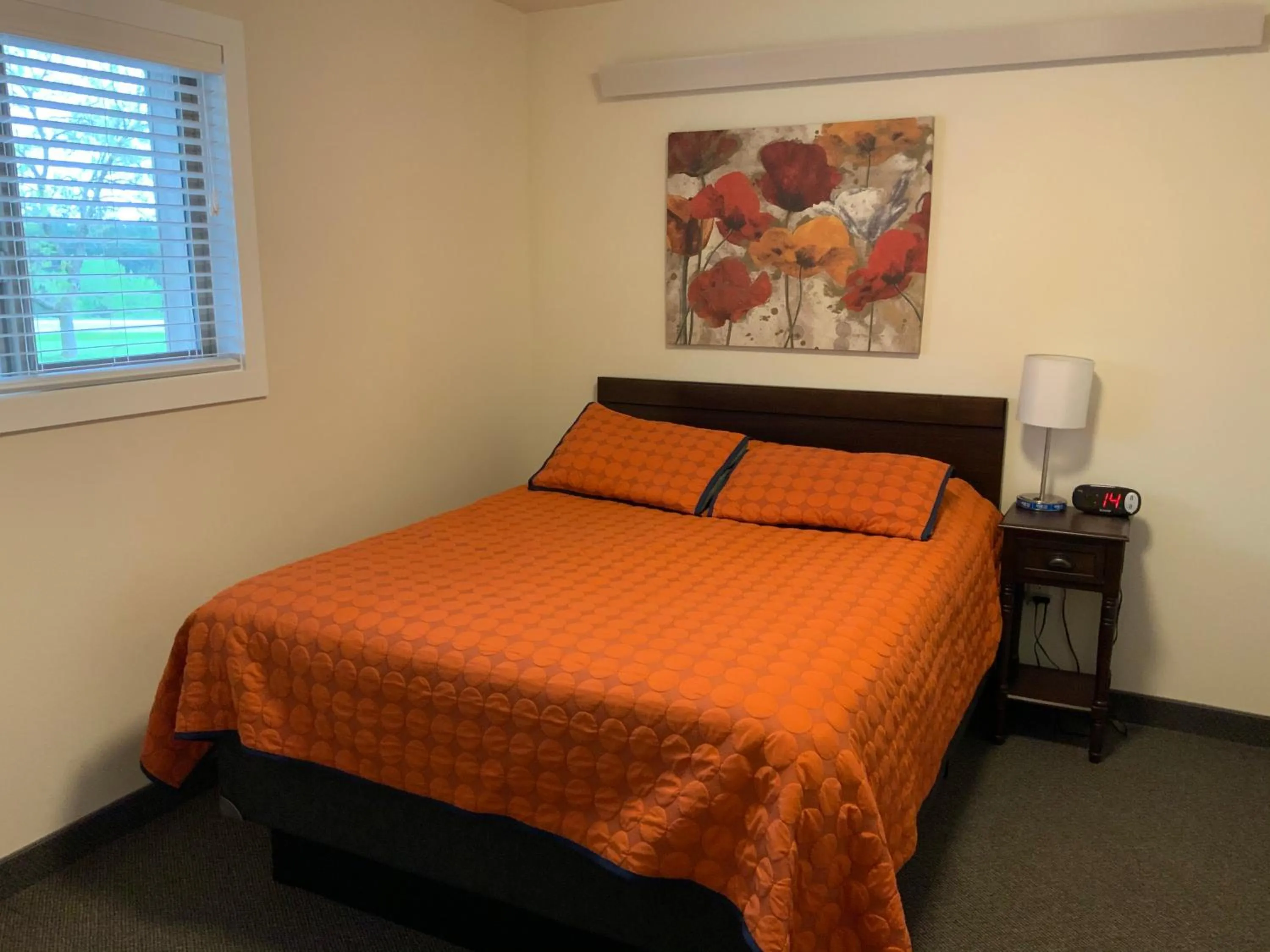 Bed in Rockerville Lodge & Cabins