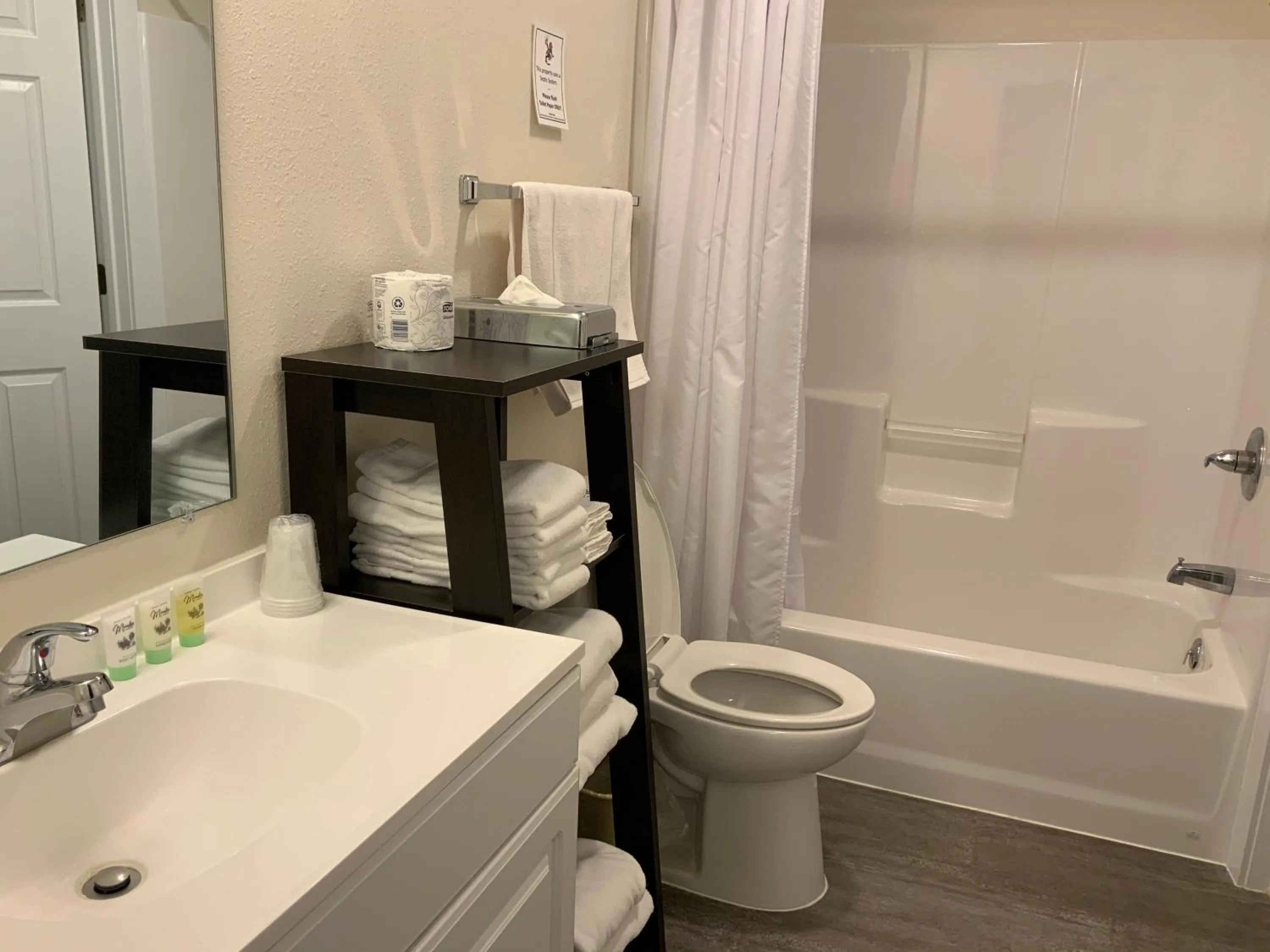 Bathroom in Rockerville Lodge & Cabins