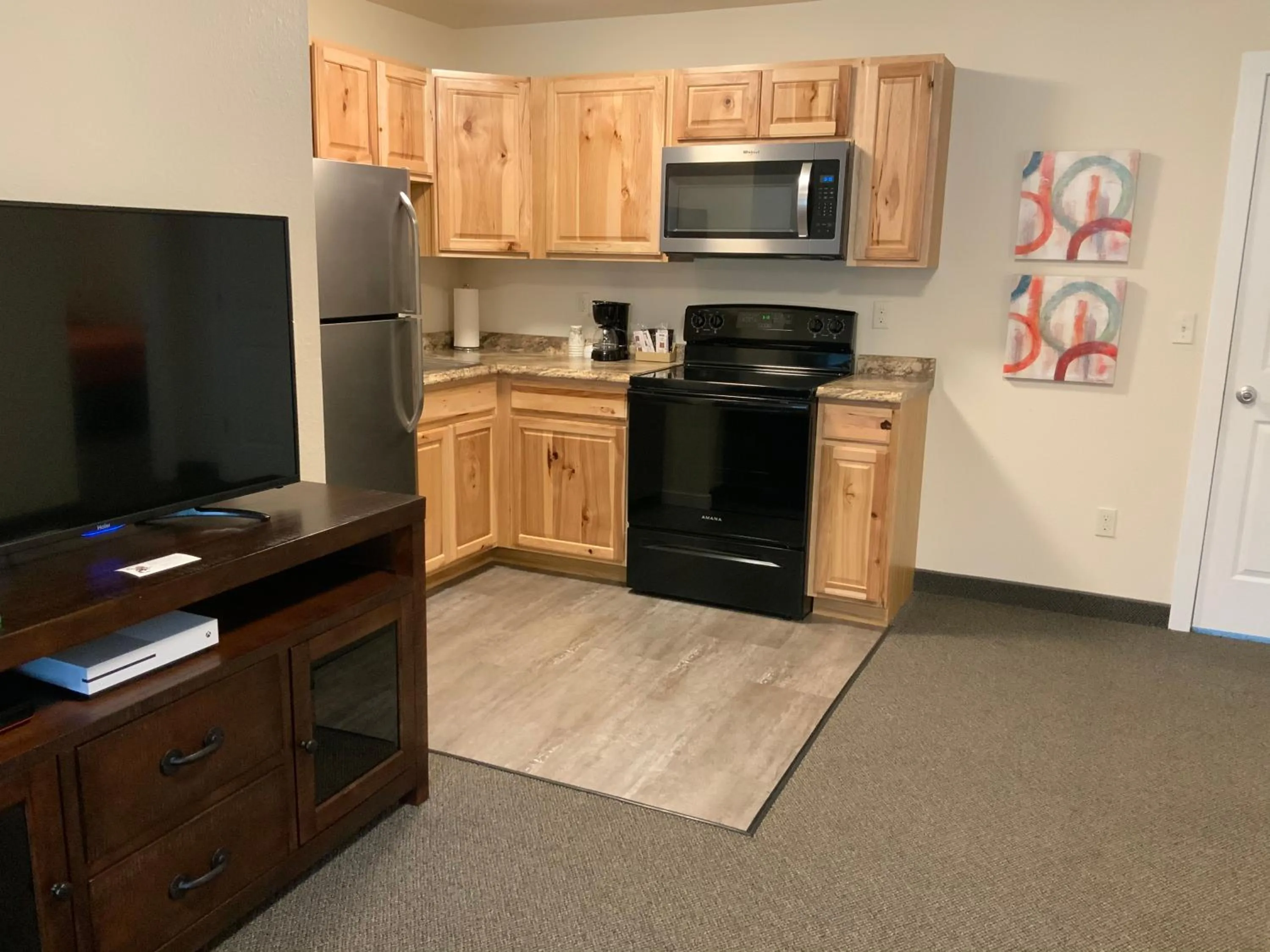 TV and multimedia in Rockerville Lodge & Cabins