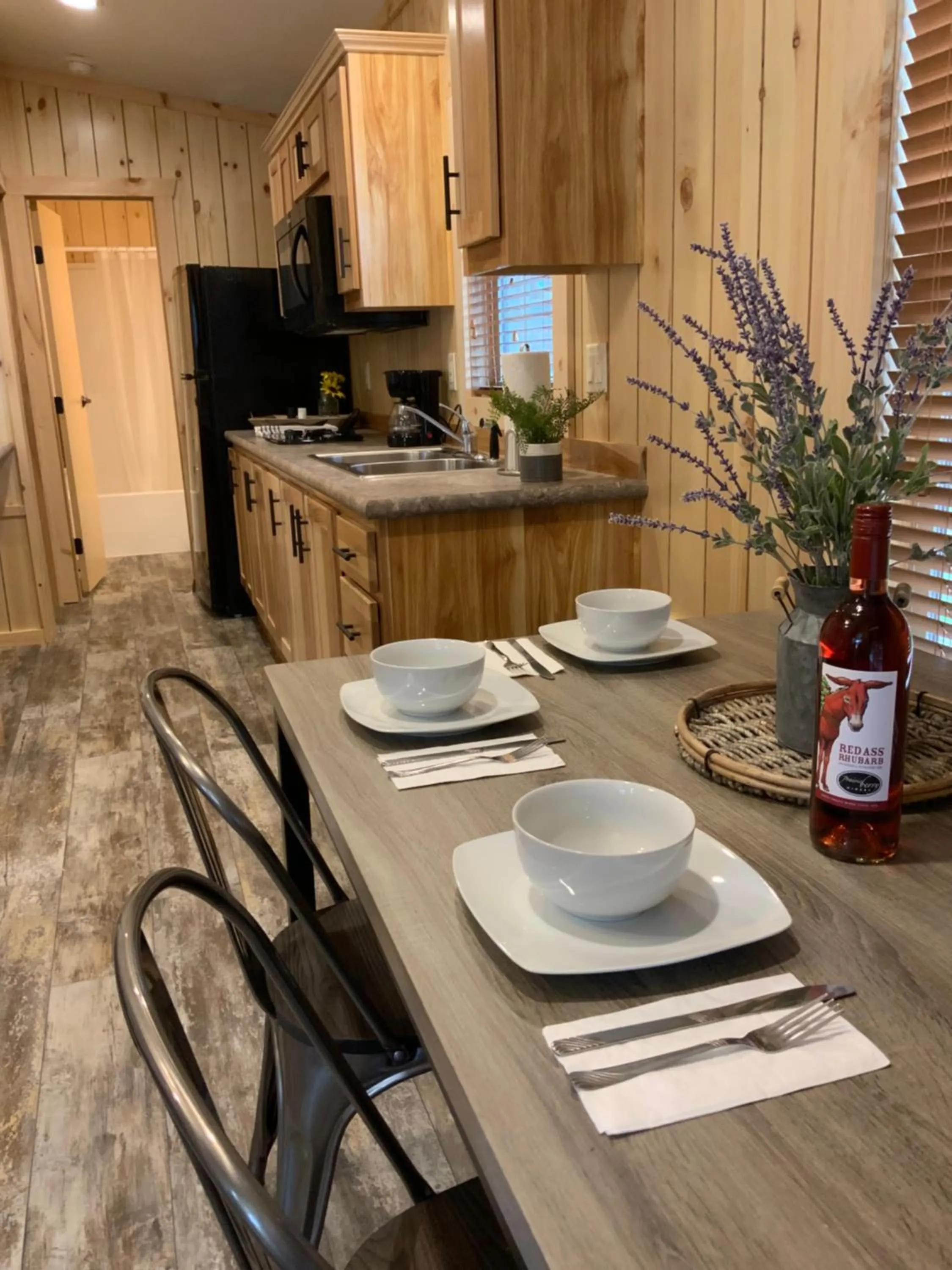 Kitchen or kitchenette in Rockerville Lodge & Cabins