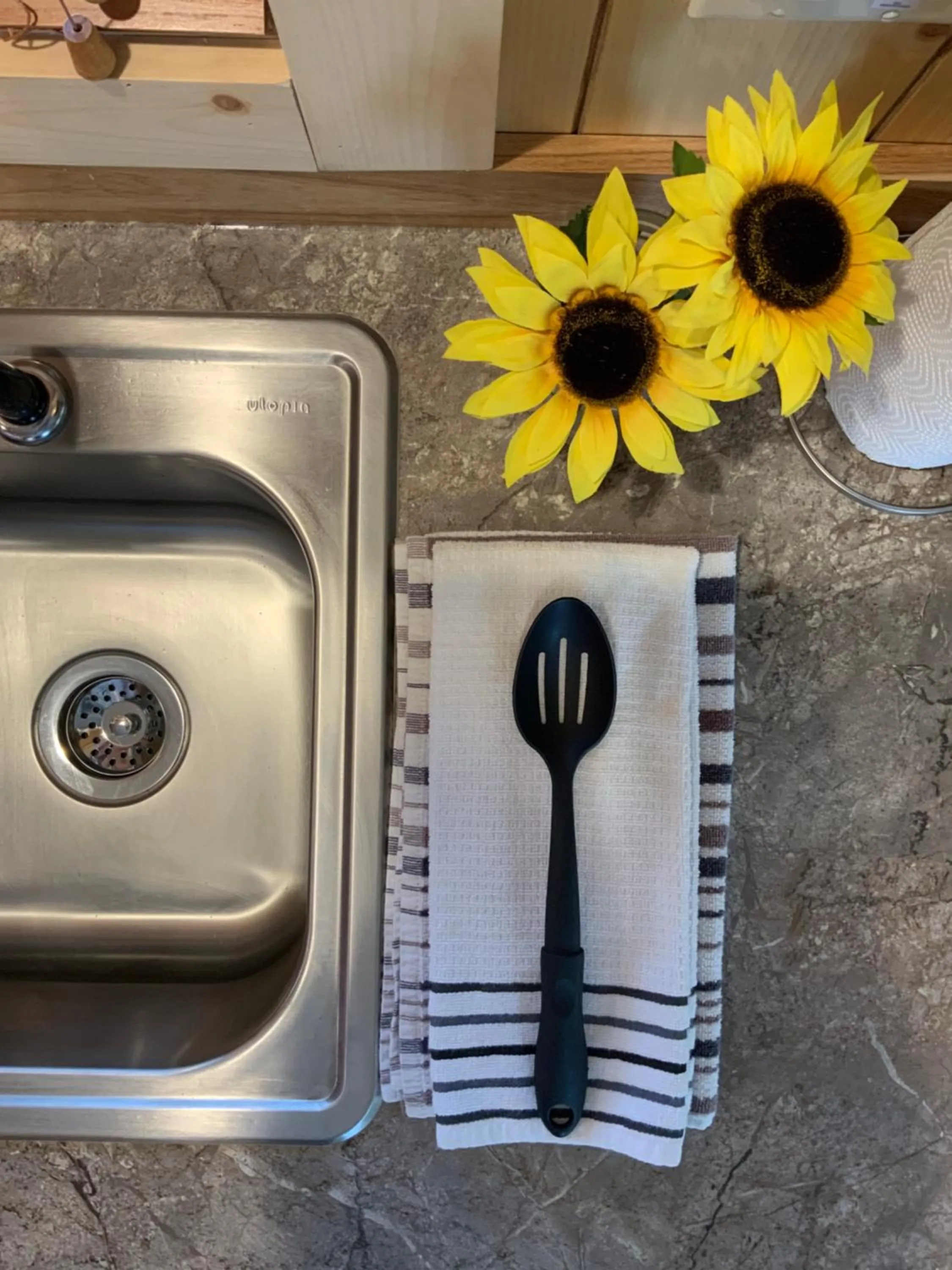 Kitchen or kitchenette in Rockerville Lodge & Cabins