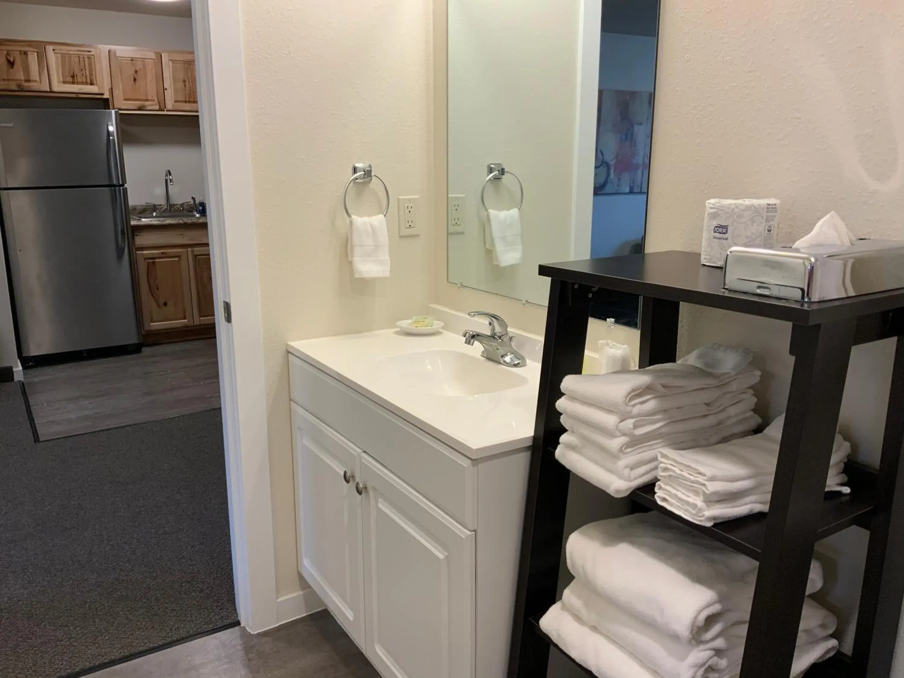 Deluxe Suite in Rockerville Lodge & Cabins Deluxe Suite in Rockerville Lodge & Cabins