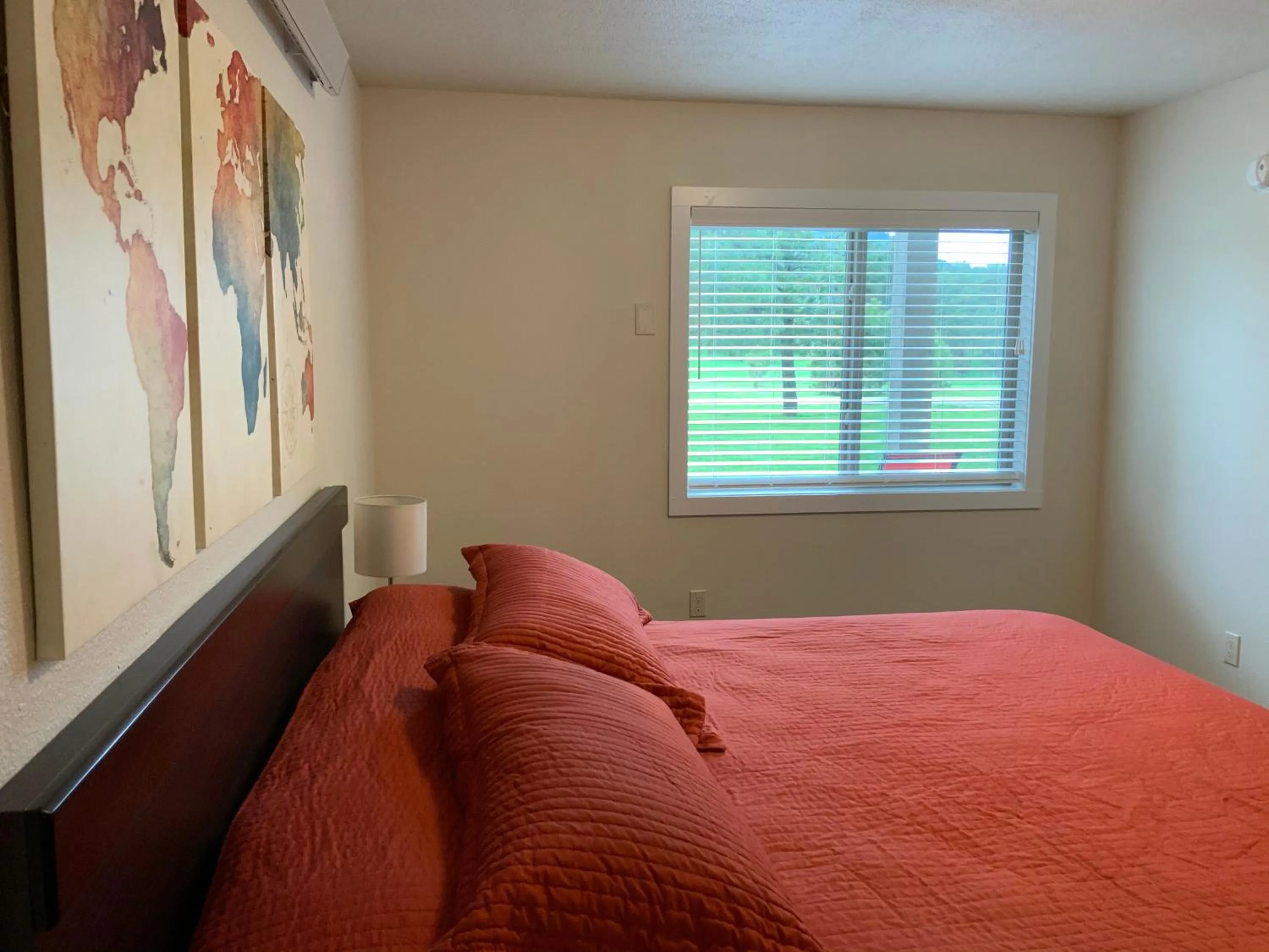 Bed in Rockerville Lodge & Cabins