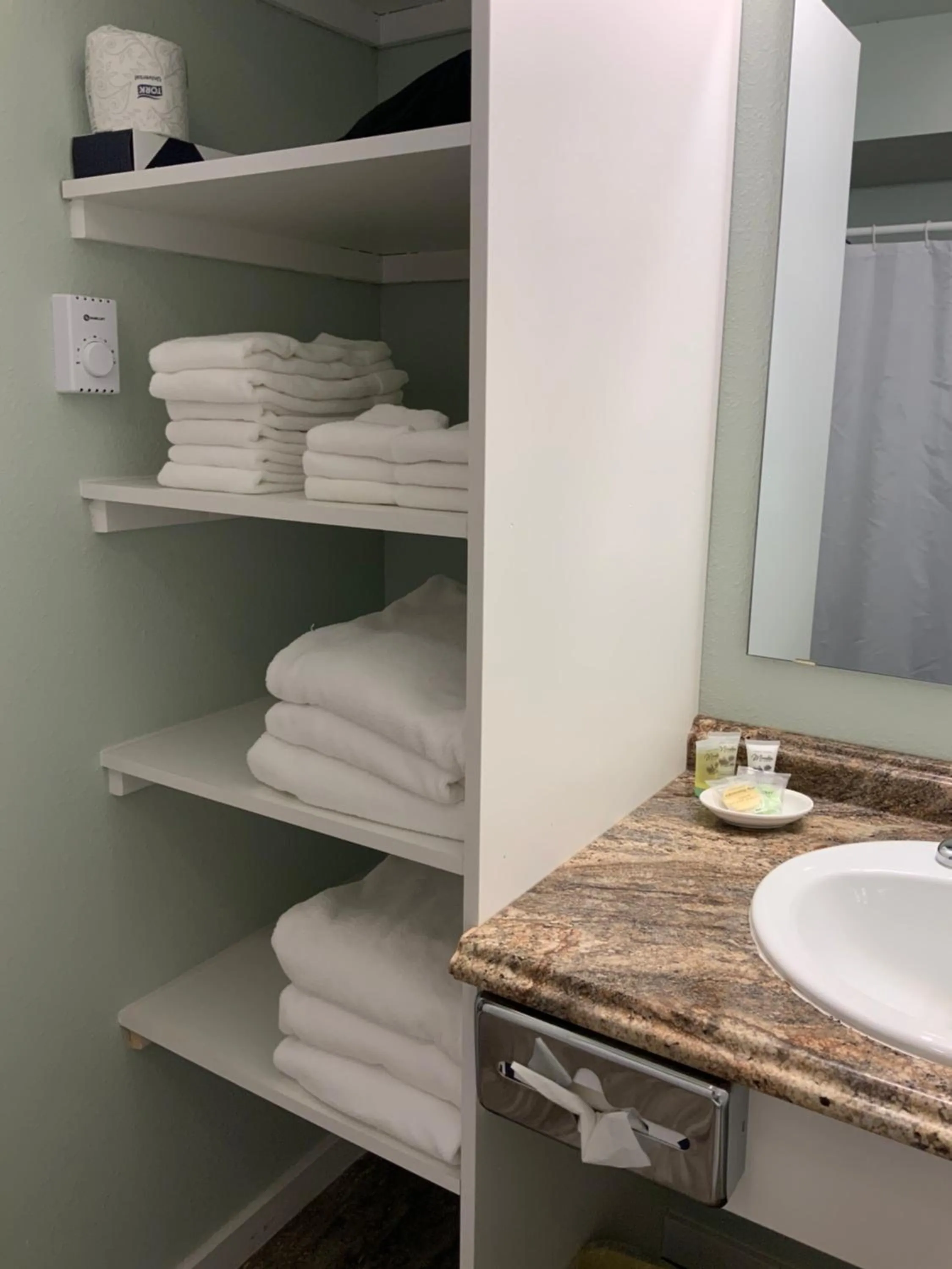 Bathroom in Rockerville Lodge & Cabins