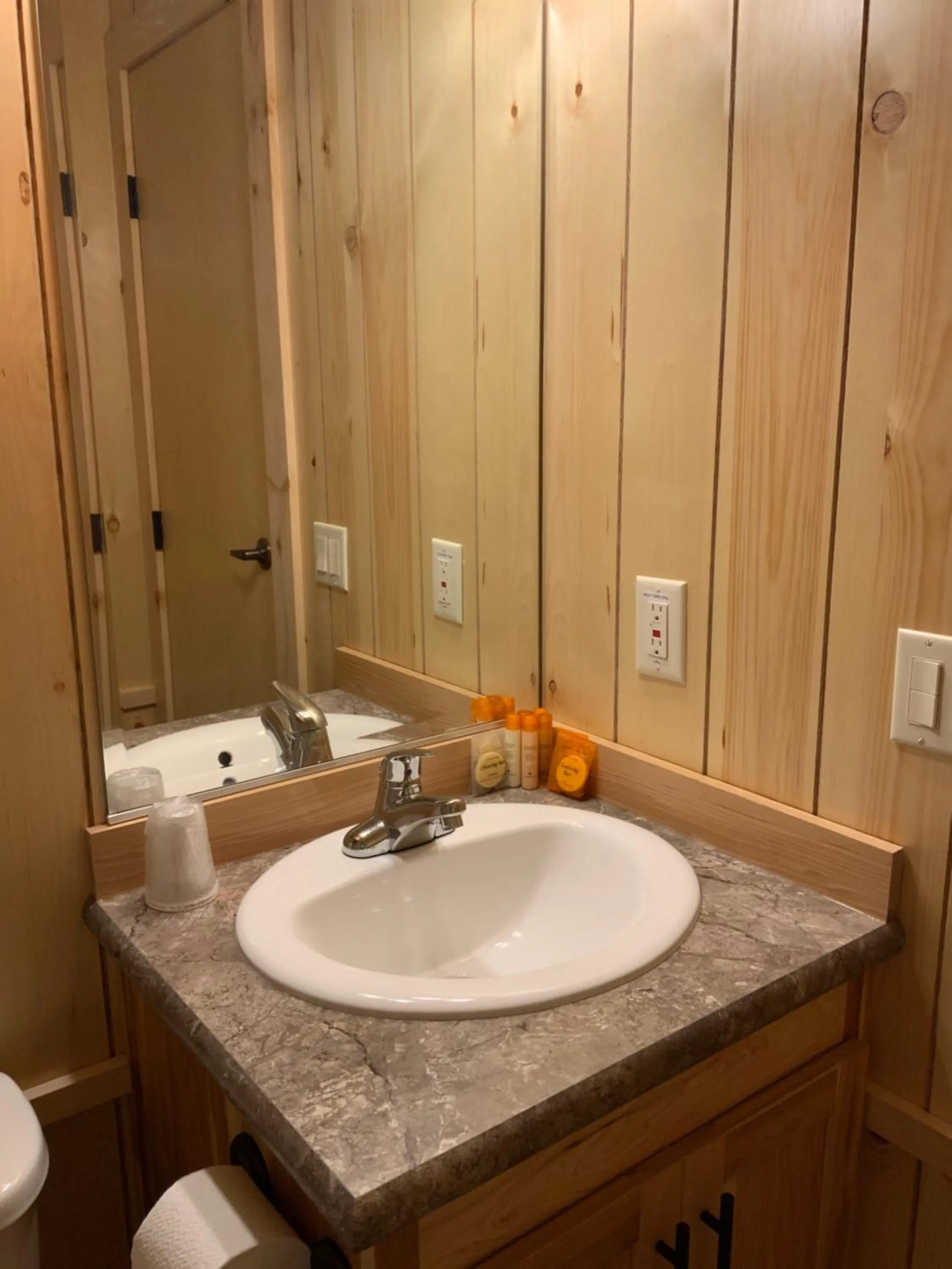 Bathroom in Rockerville Lodge & Cabins