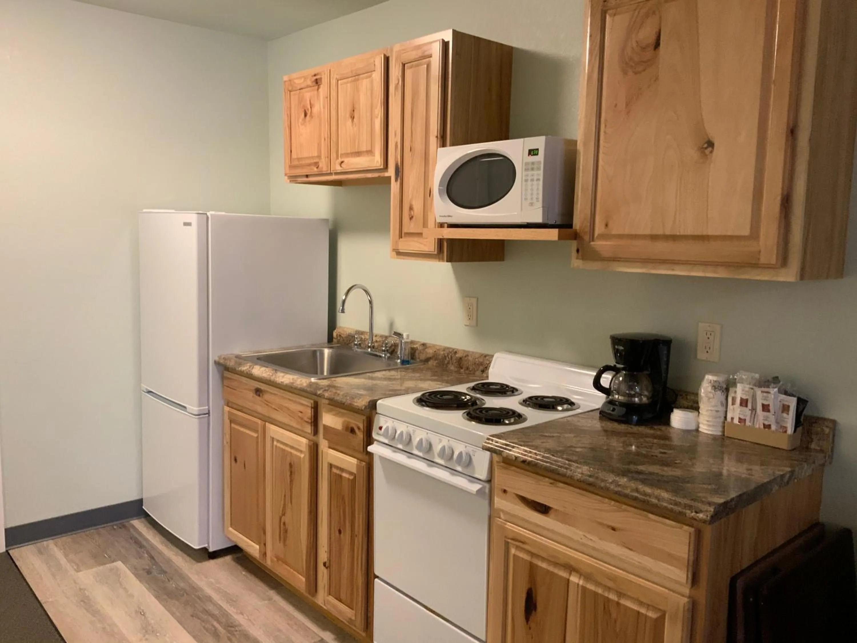 Coffee/tea facilities in Rockerville Lodge & Cabins